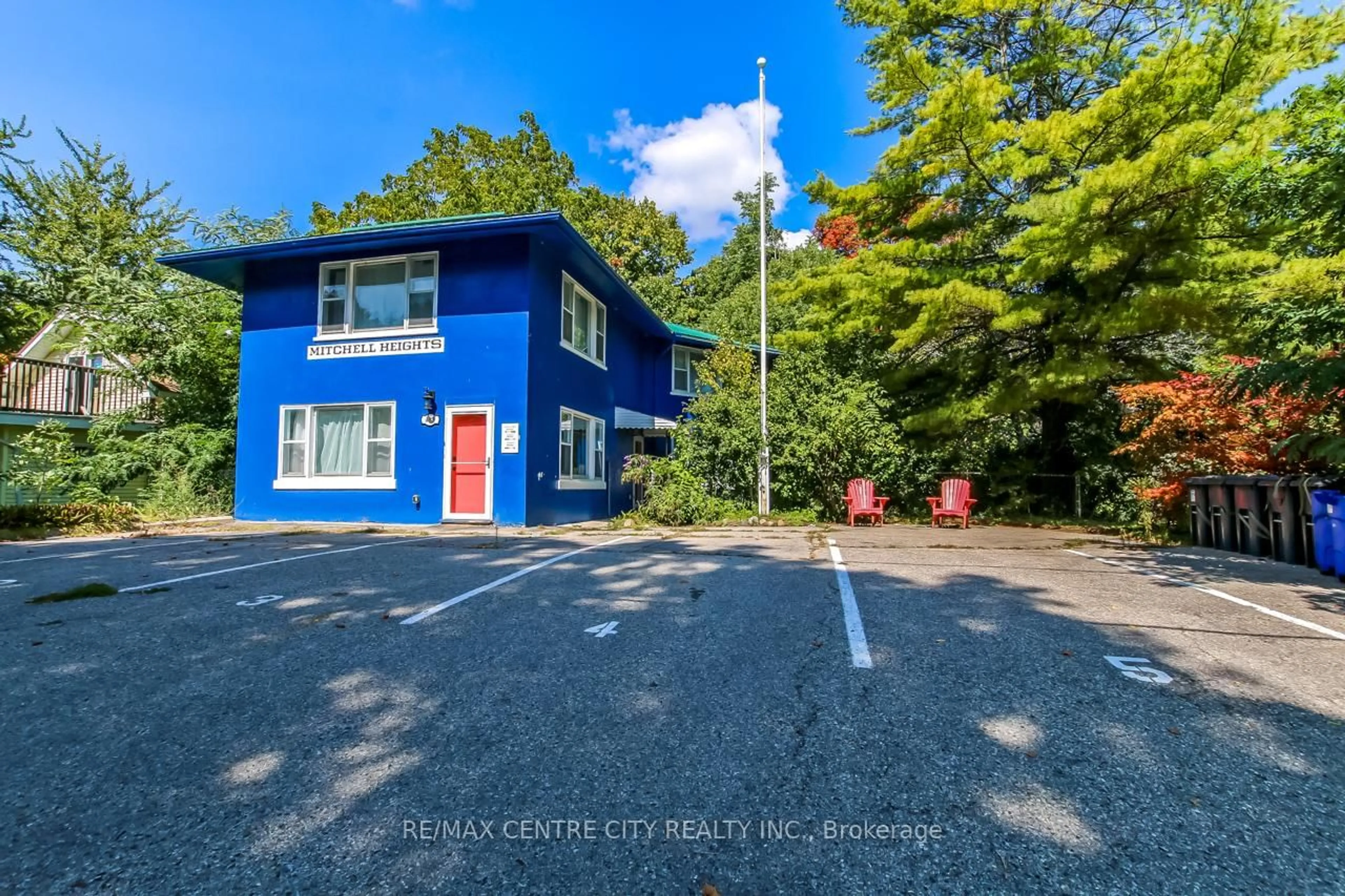 A pic from outside/outdoor area/front of a property/back of a property/a pic from drone, building for 483 George St, Central Elgin Ontario N5L 1H1
