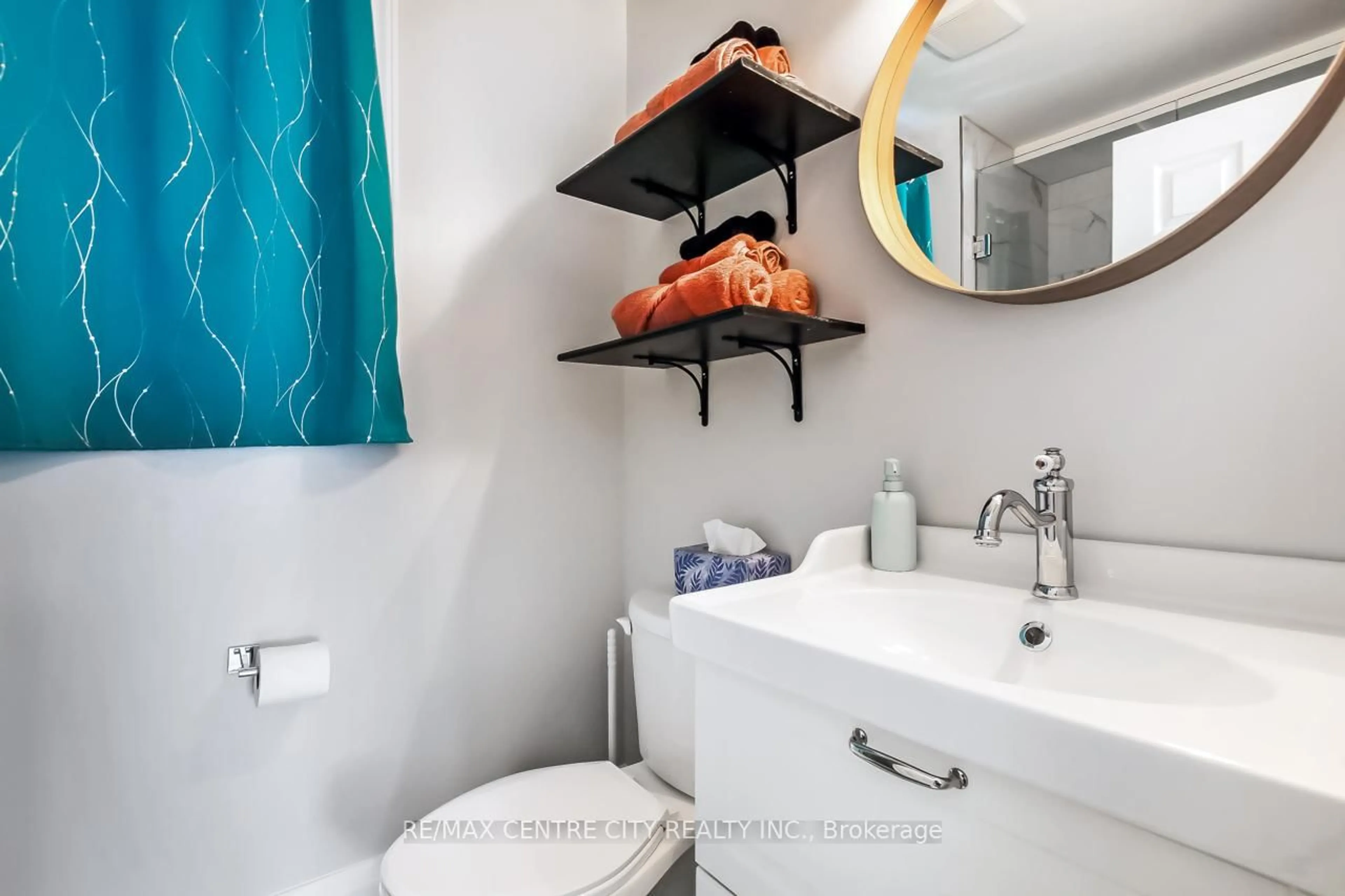 Contemporary bathroom, ceramic/tile floor for 483 George St, Central Elgin Ontario N5L 1H1