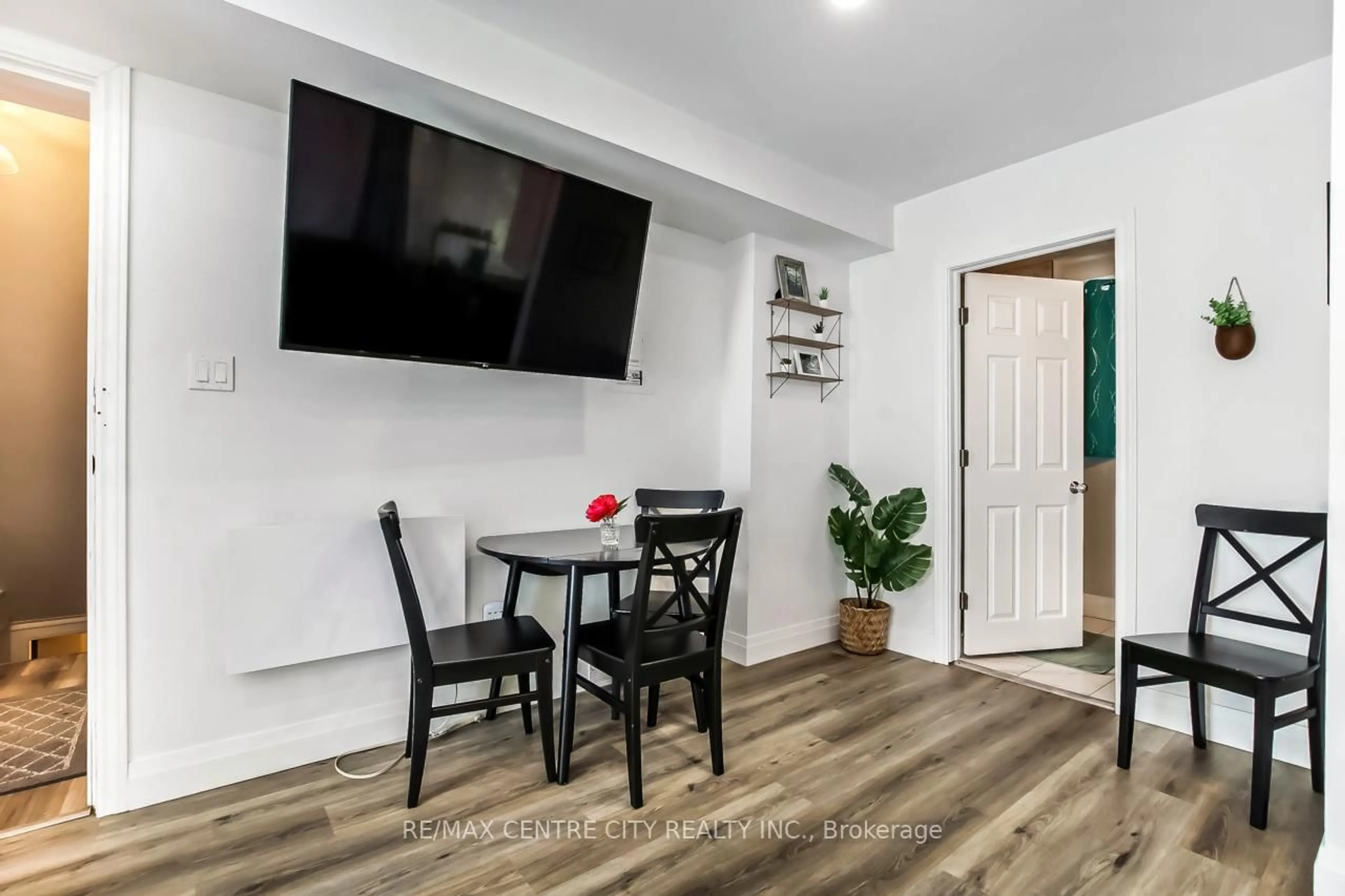 A pic of a room for 483 George St, Central Elgin Ontario N5L 1H1