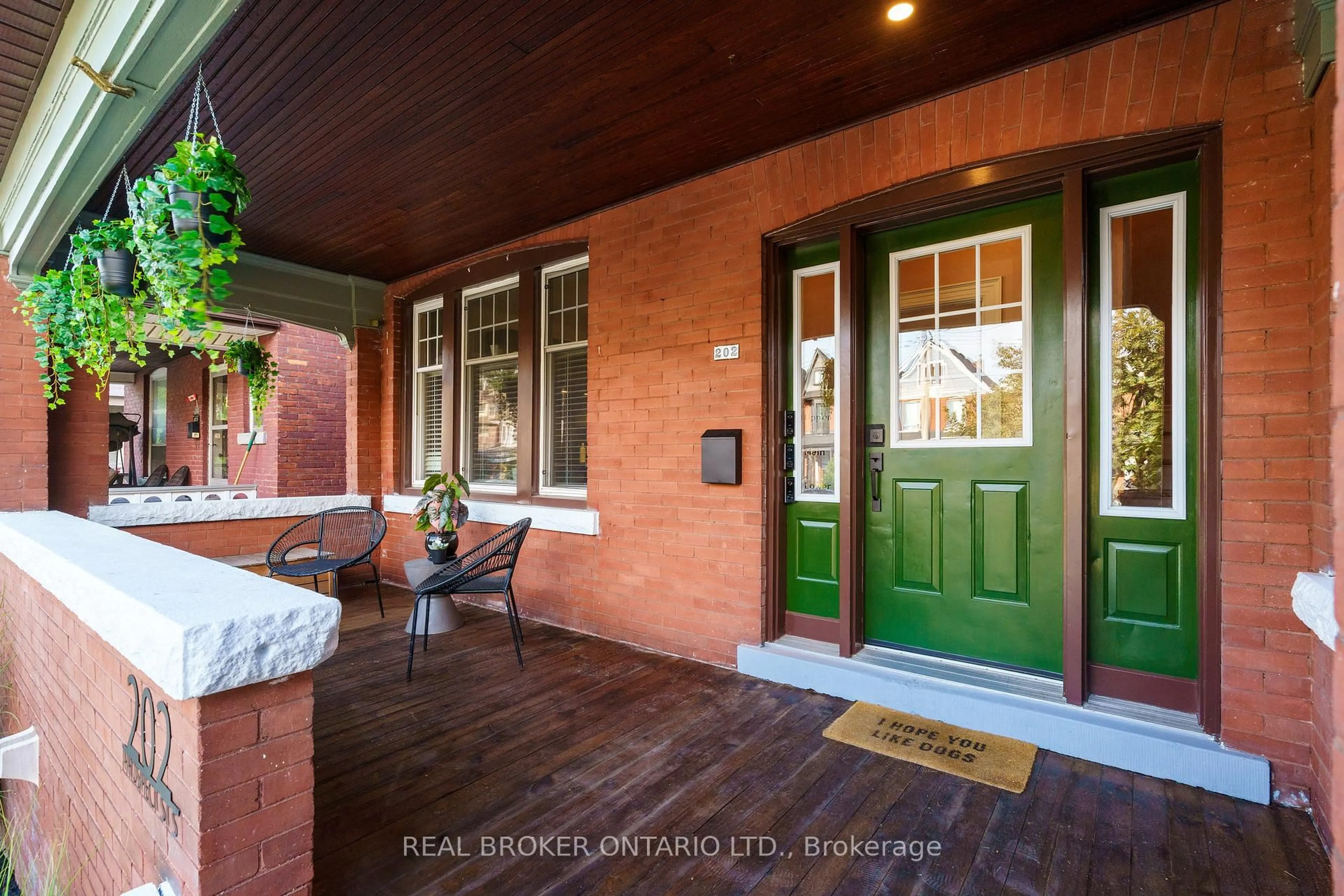 Indoor entryway for 202 Prospect St, Hamilton Ontario L8M 2Z7