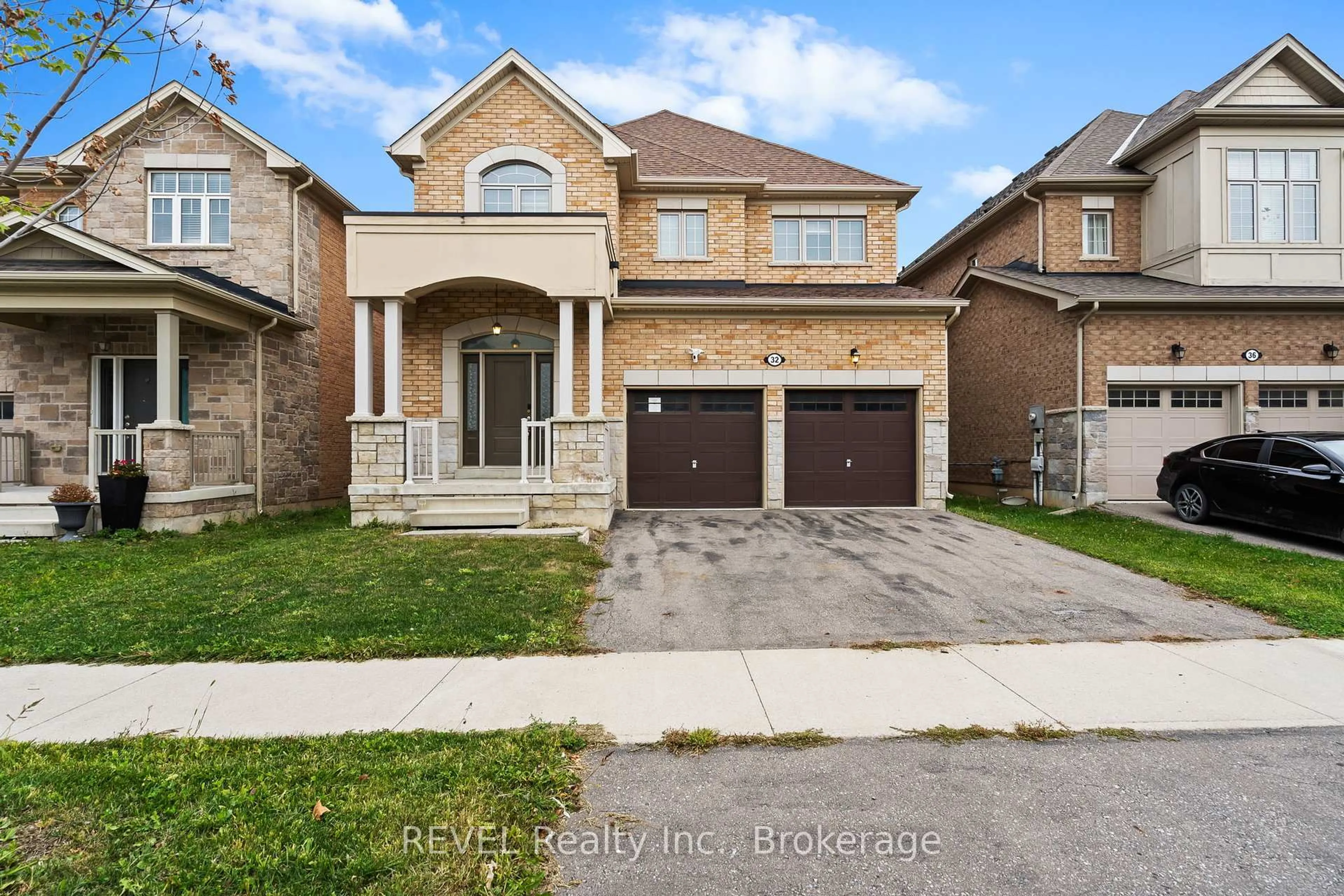 Home with brick exterior material, street for 32 Sparkle Dr, Thorold Ontario L2V 0H2