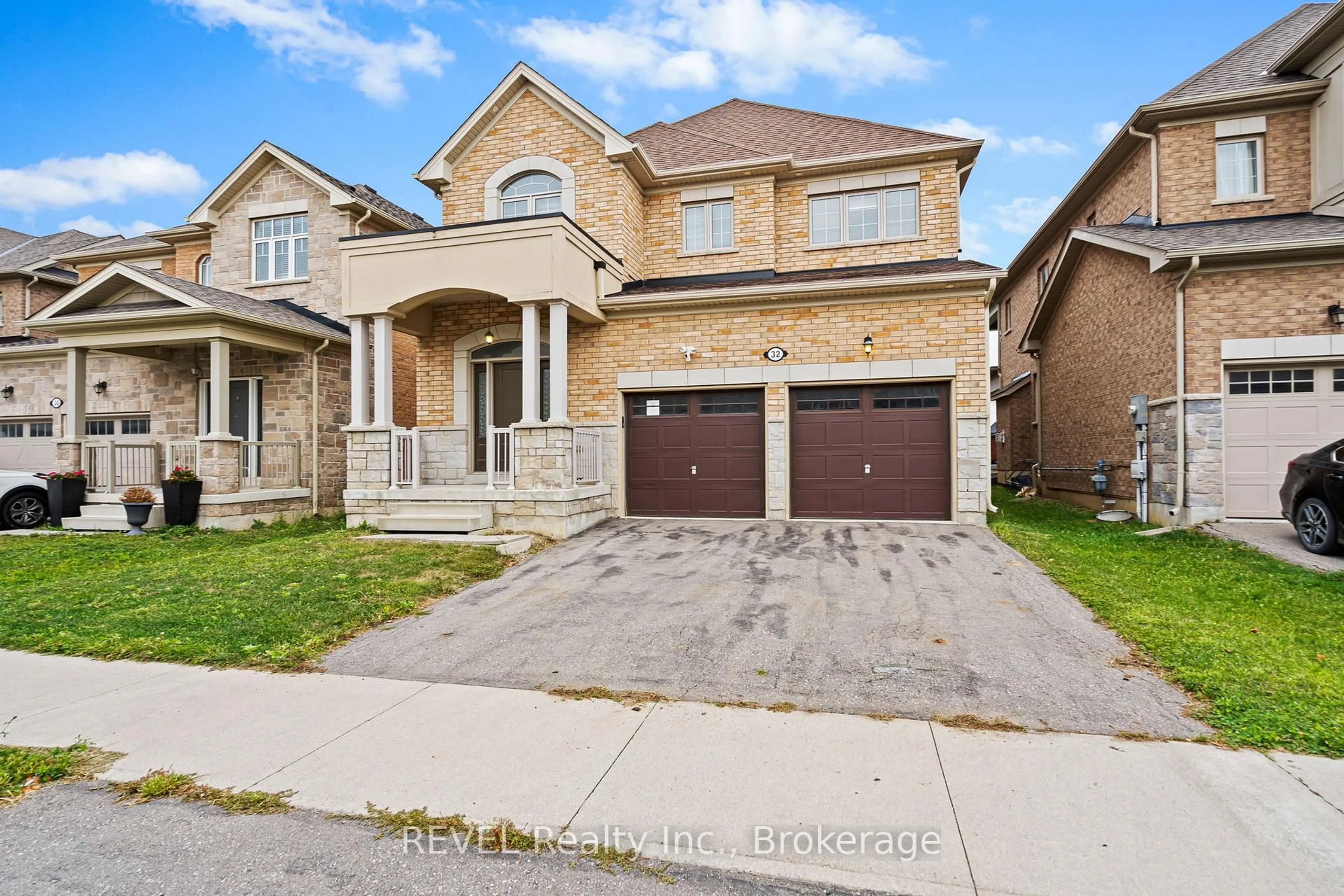 Home with brick exterior material, street for 32 Sparkle Dr, Thorold Ontario L2V 0H2