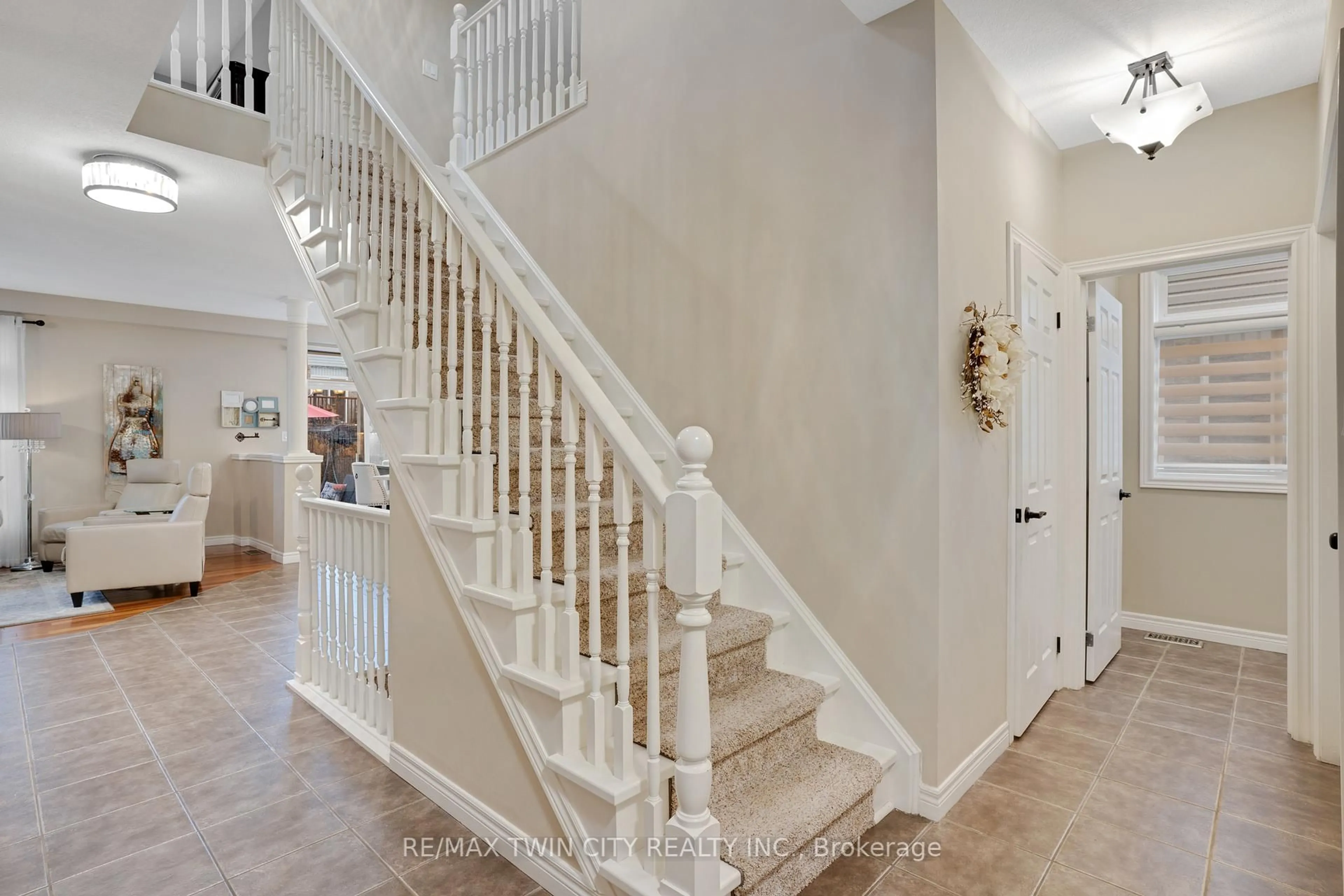 Unknown for 40 LEMONWOOD Pl, Cambridge Ontario N3C 4P5