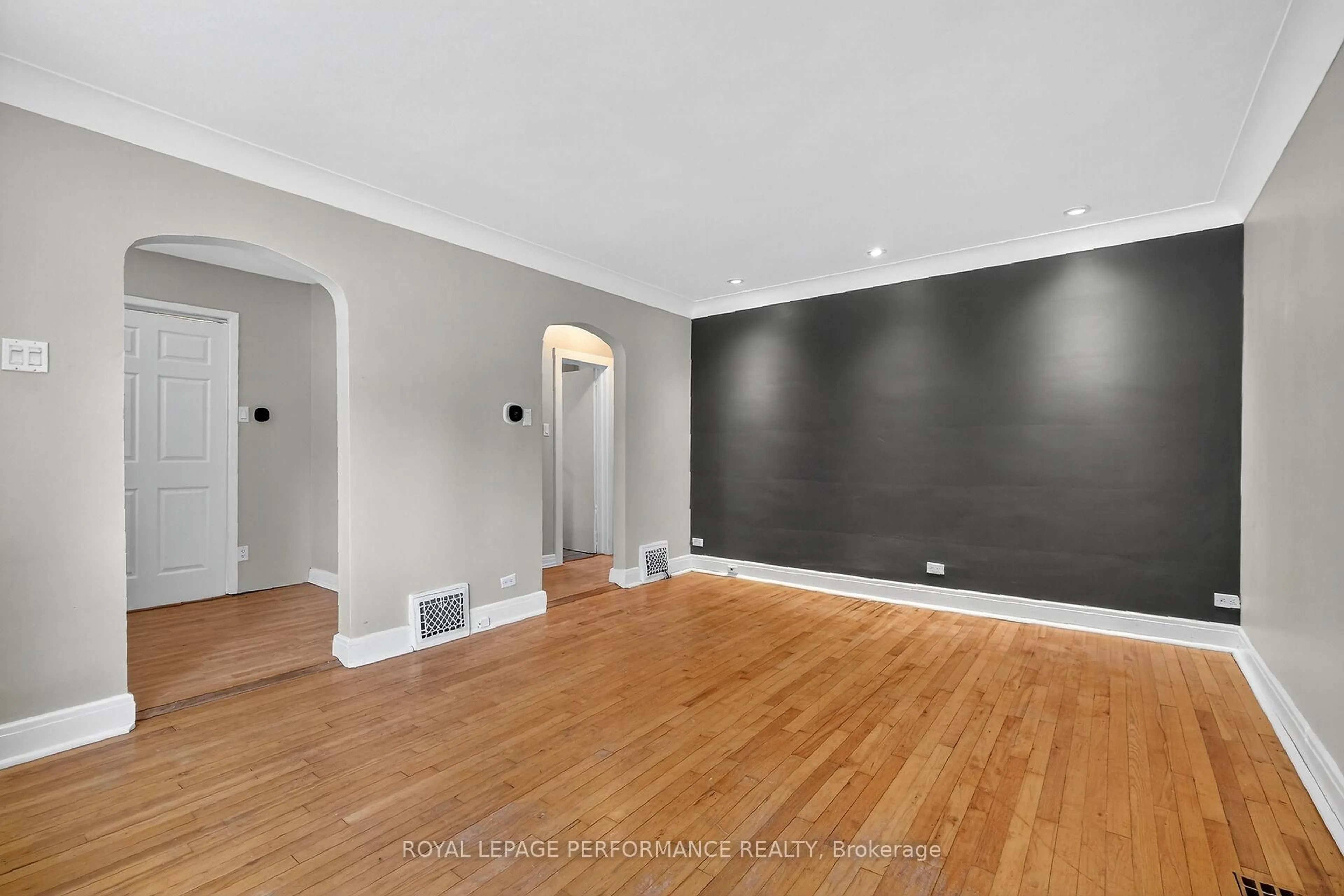 A pic of a room for 261 Montfort St, Ottawa Ontario K1L 5P1