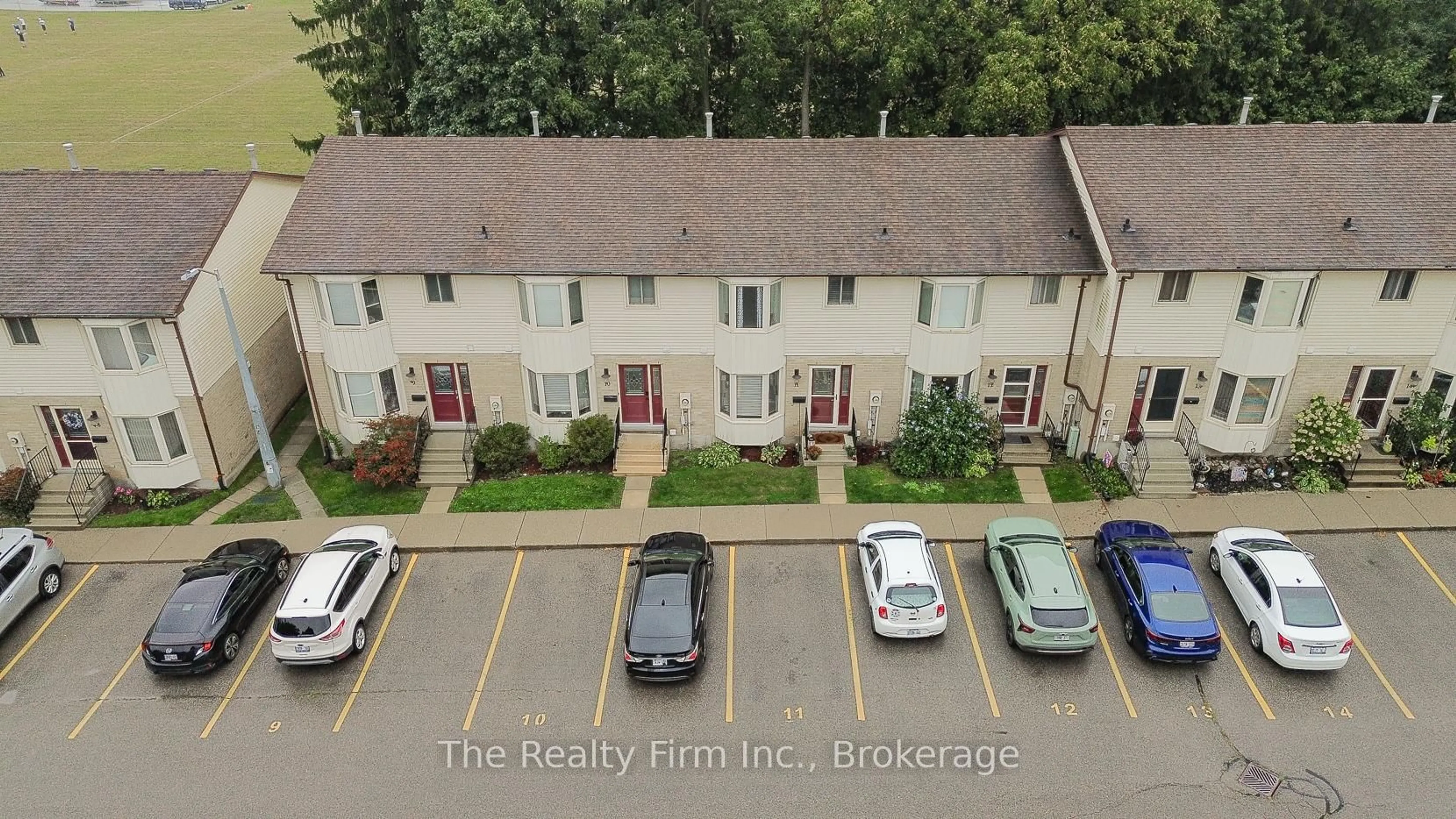 A pic from outside/outdoor area/front of a property/back of a property/a pic from drone, city buildings view from balcony for 275 George St #11, Ingersoll Ontario N5C 4A9