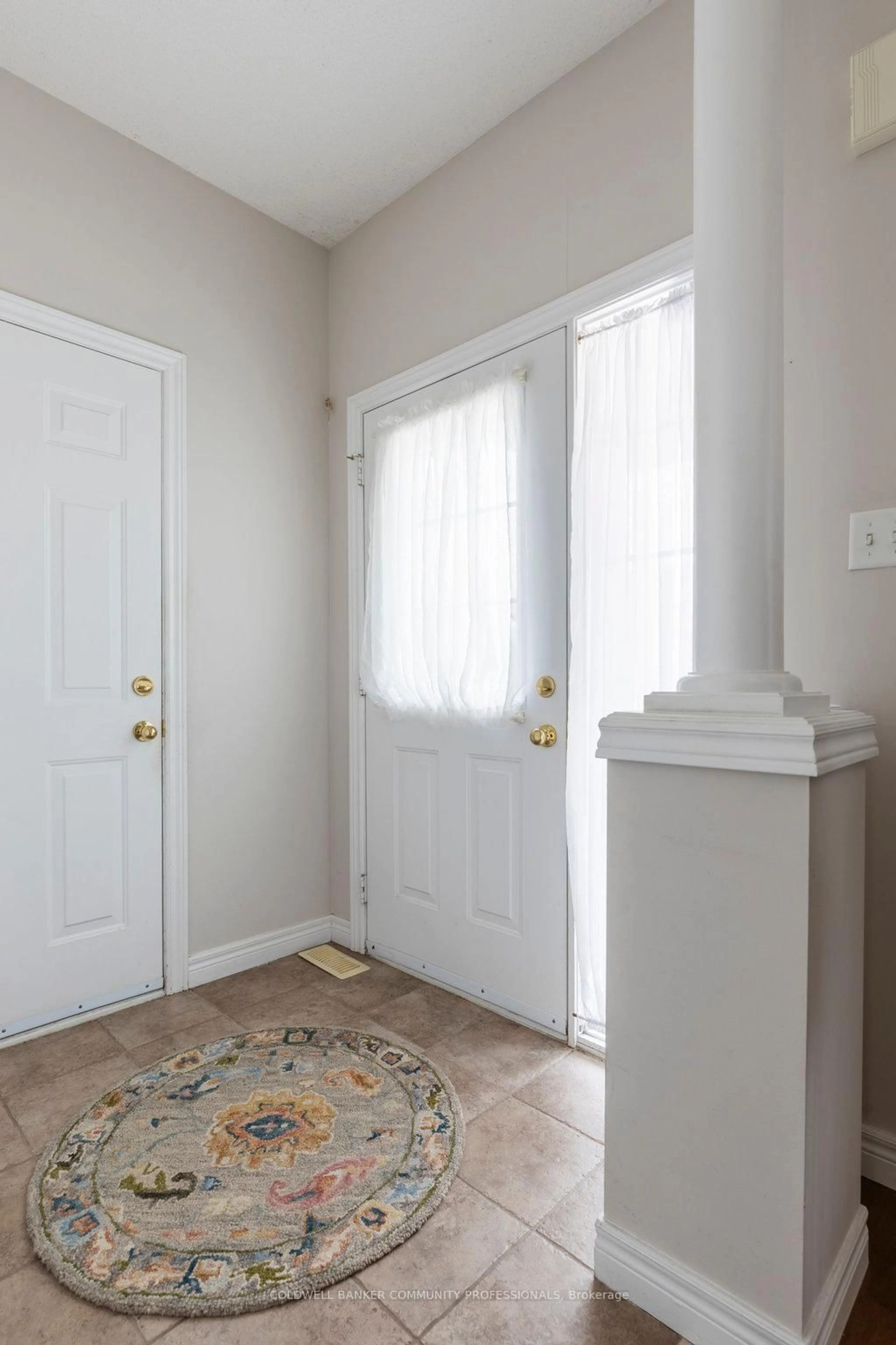Indoor entryway for 130 Southbrook Dr #35, Hamilton Ontario L0R 1C0