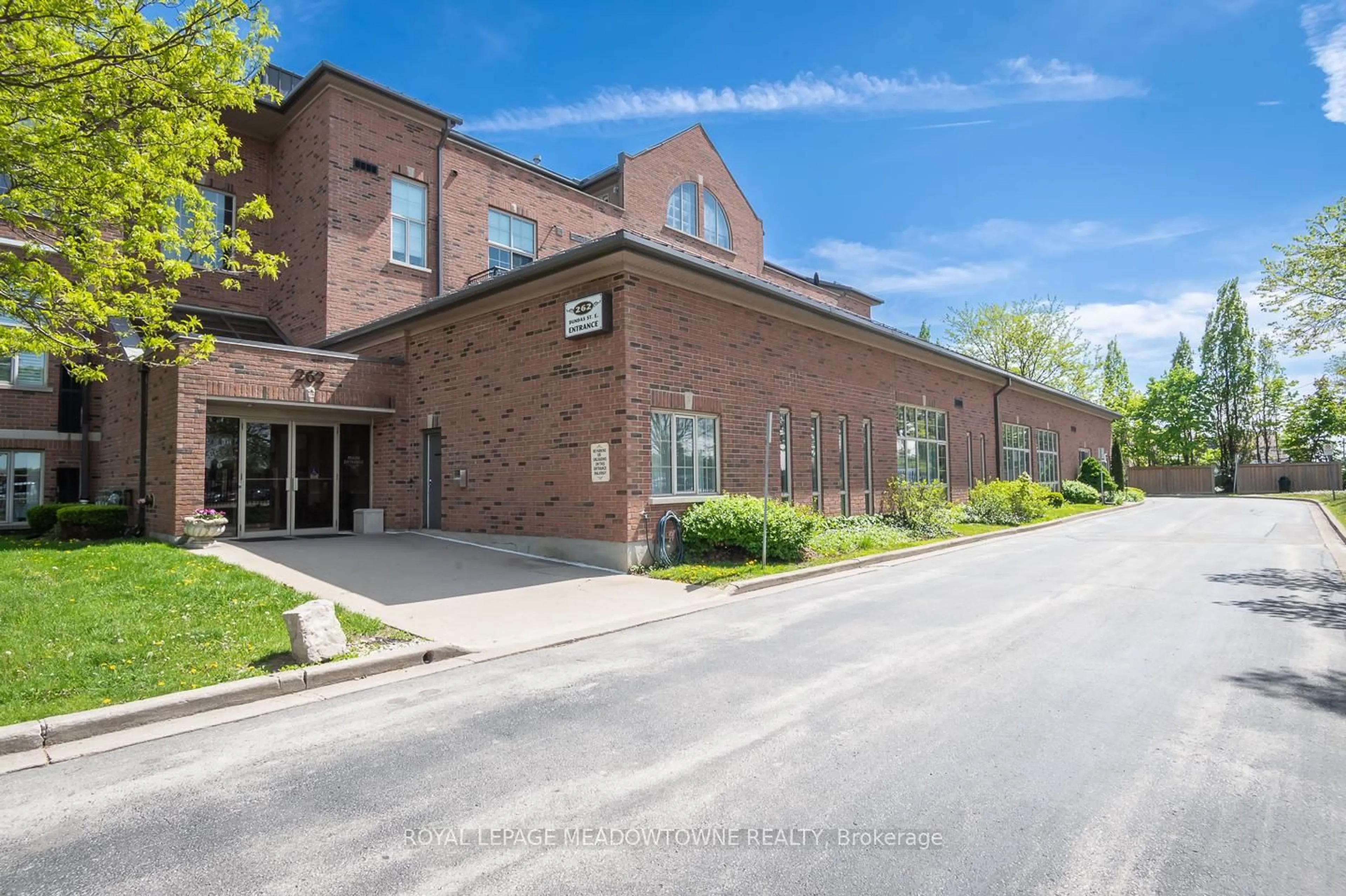 Indoor foyer for 262 Dundas St #318, Hamilton Ontario L8B 1A9