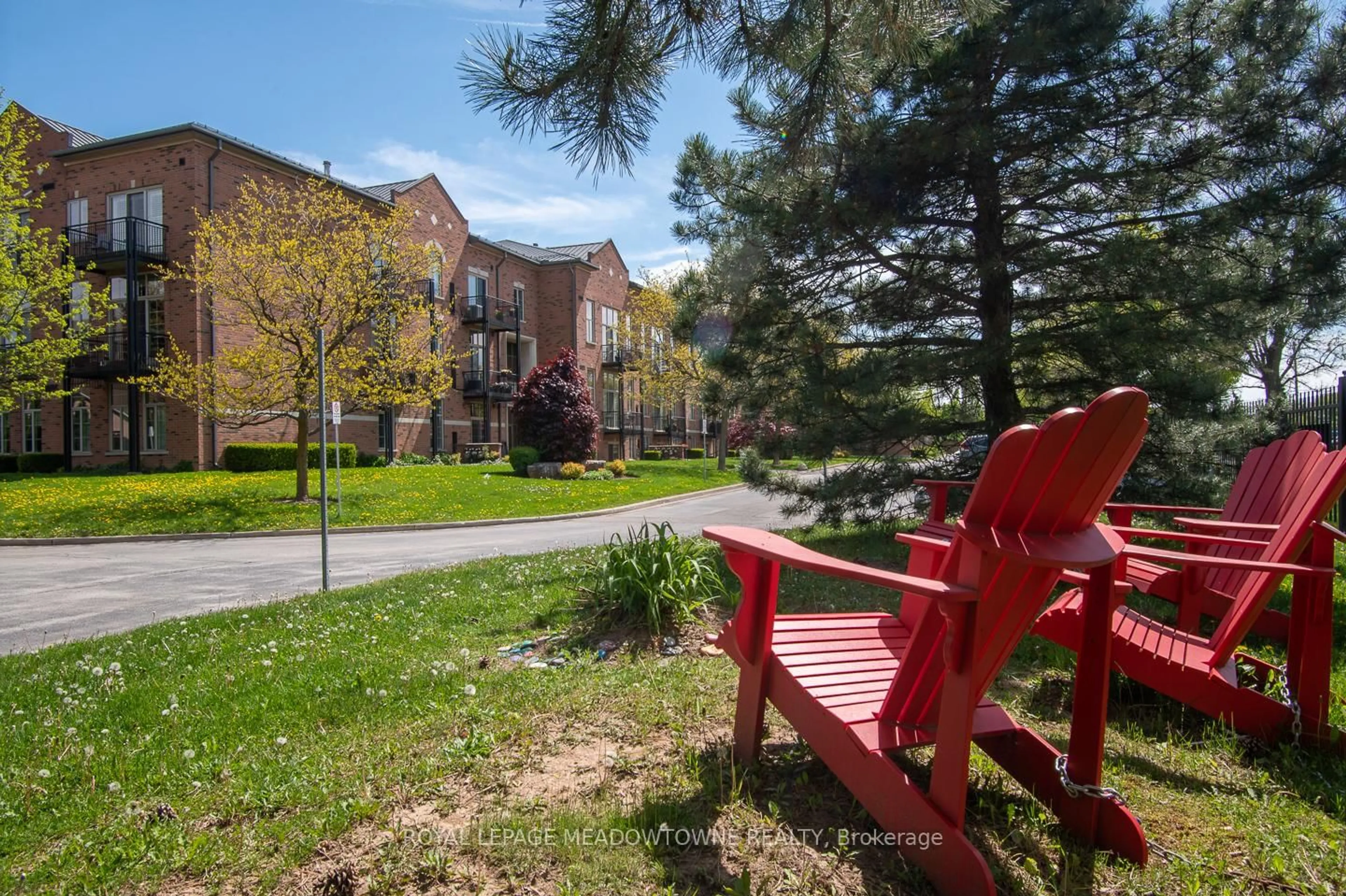 Patio, street for 262 Dundas St #318, Hamilton Ontario L8B 1A9