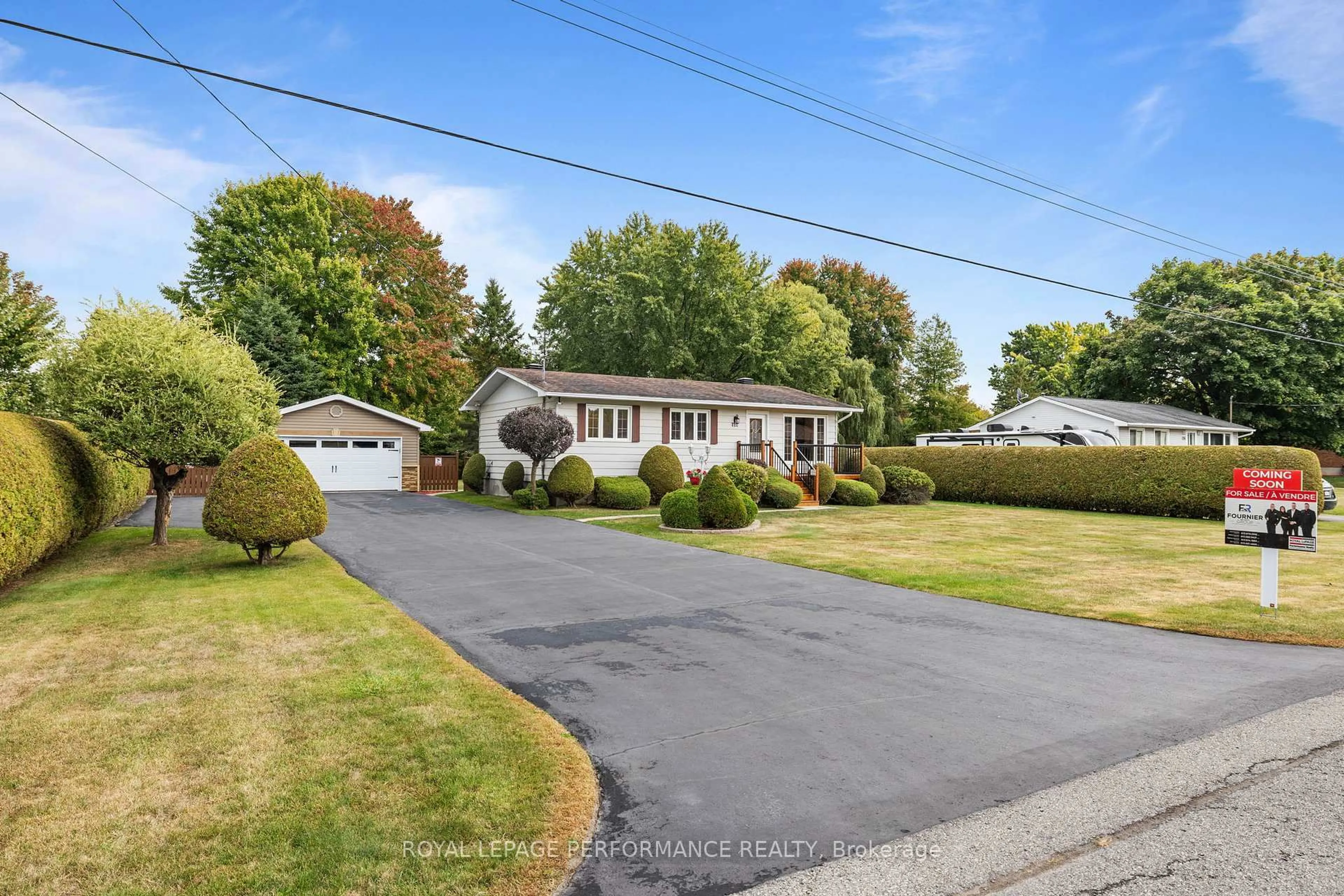 A pic from outside/outdoor area/front of a property/back of a property/a pic from drone, street for 122 Maple Grove St, Russell Ontario K0A 1W0