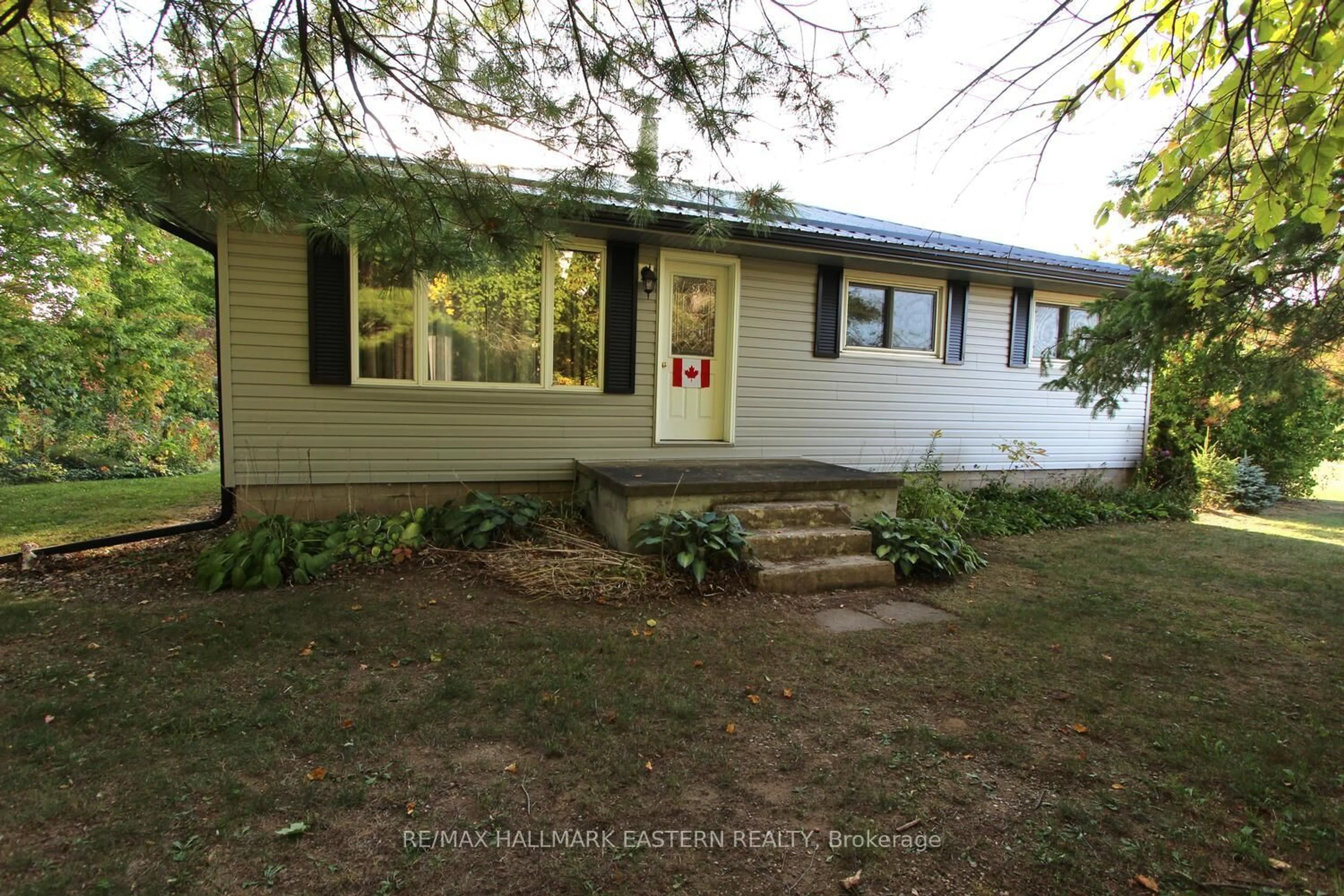 Home with vinyl exterior material, street for 1092 Mid Belmont 7th Line, Havelock-Belmont-Methuen Ontario K0L 1Z0