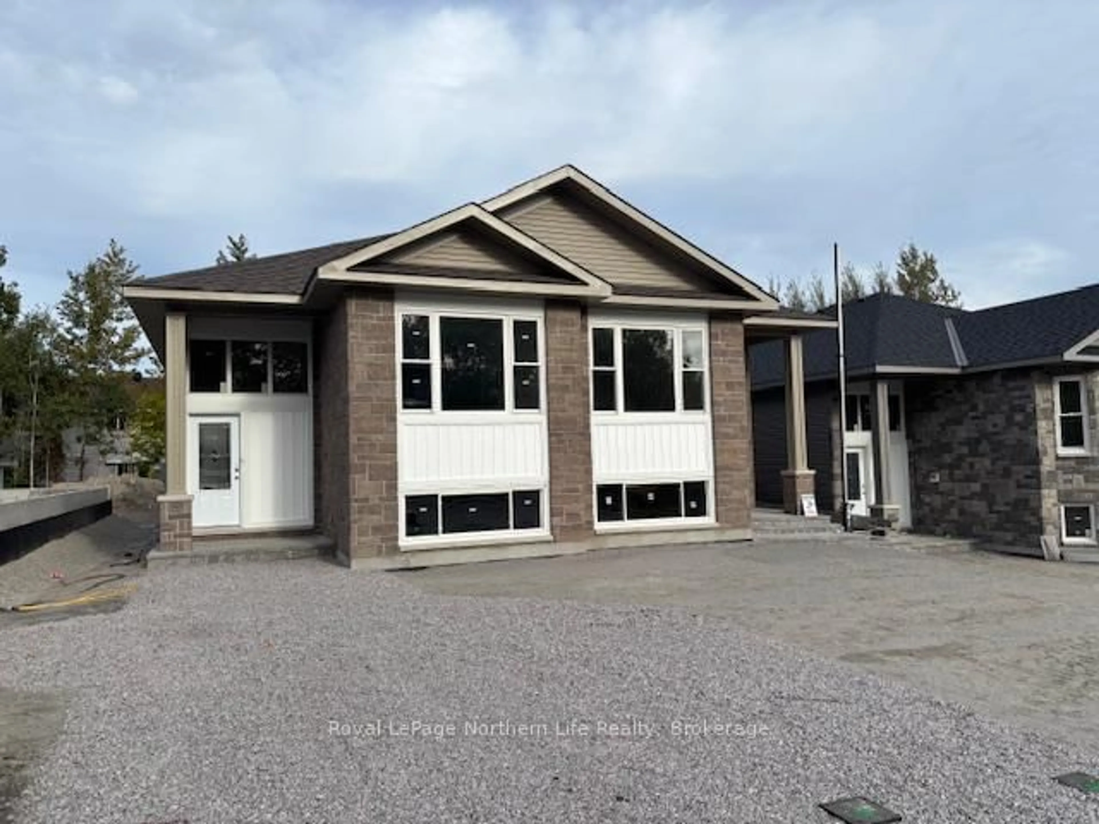 Home with vinyl exterior material, building for 20 Meadow Wood Crt, North Bay Ontario P1A 4L5