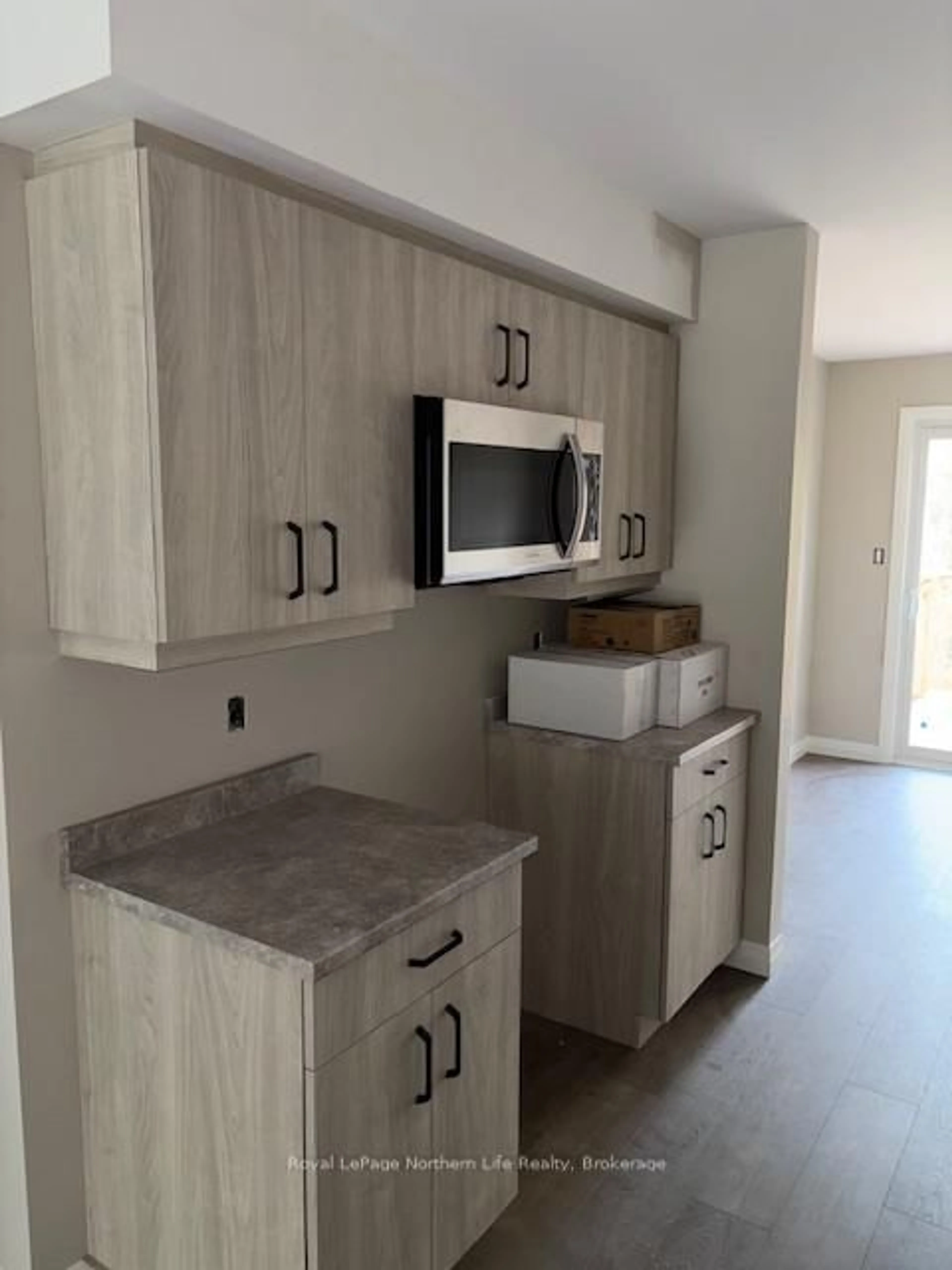 Standard kitchen, unknown for 20 Meadow Wood Crt, North Bay Ontario P1A 4L5