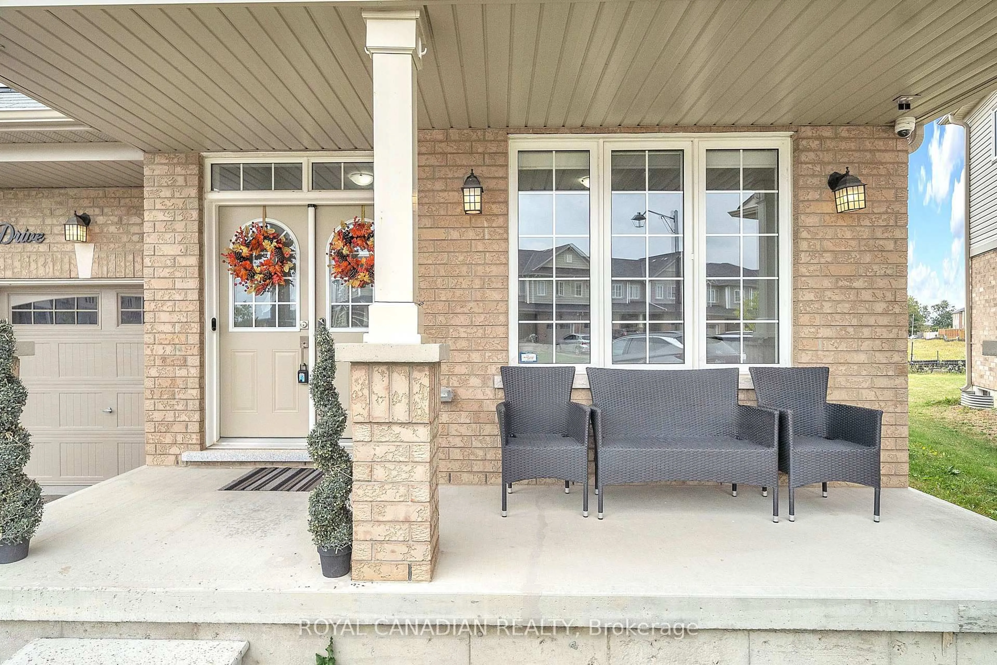 Patio, street for 237 Kinsman Dr, Hamilton Ontario L0R 1C0