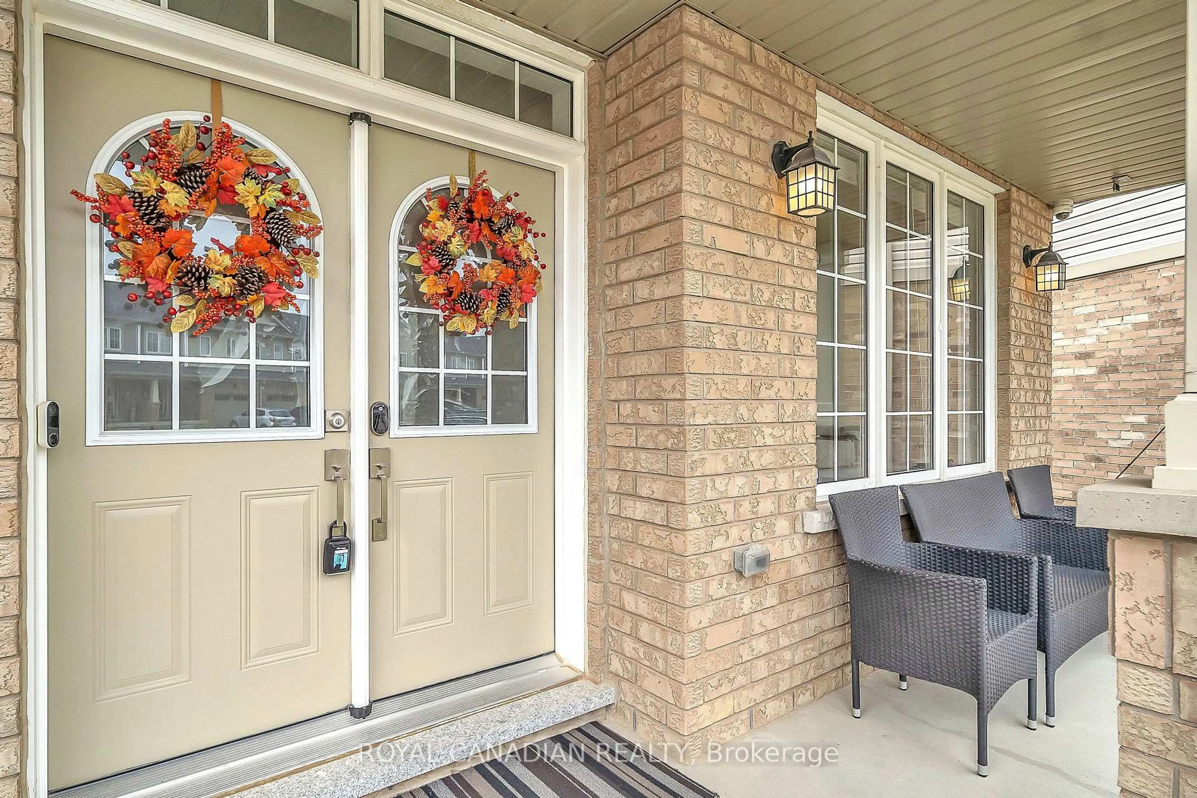 Indoor entryway for 237 Kinsman Dr, Hamilton Ontario L0R 1C0