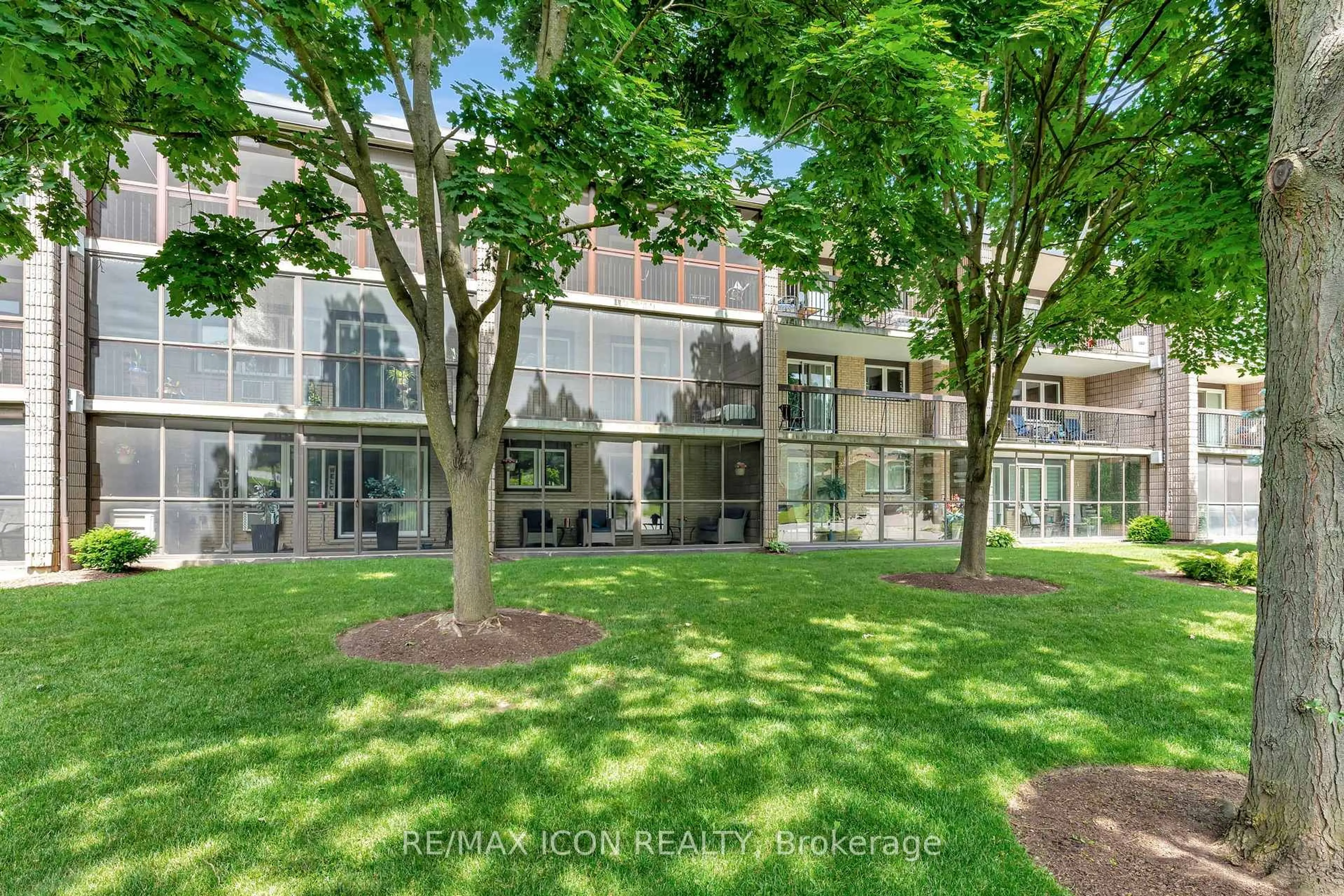 Patio, building for 6 Shettleston Dr #306, Cambridge Ontario N3H 5E7