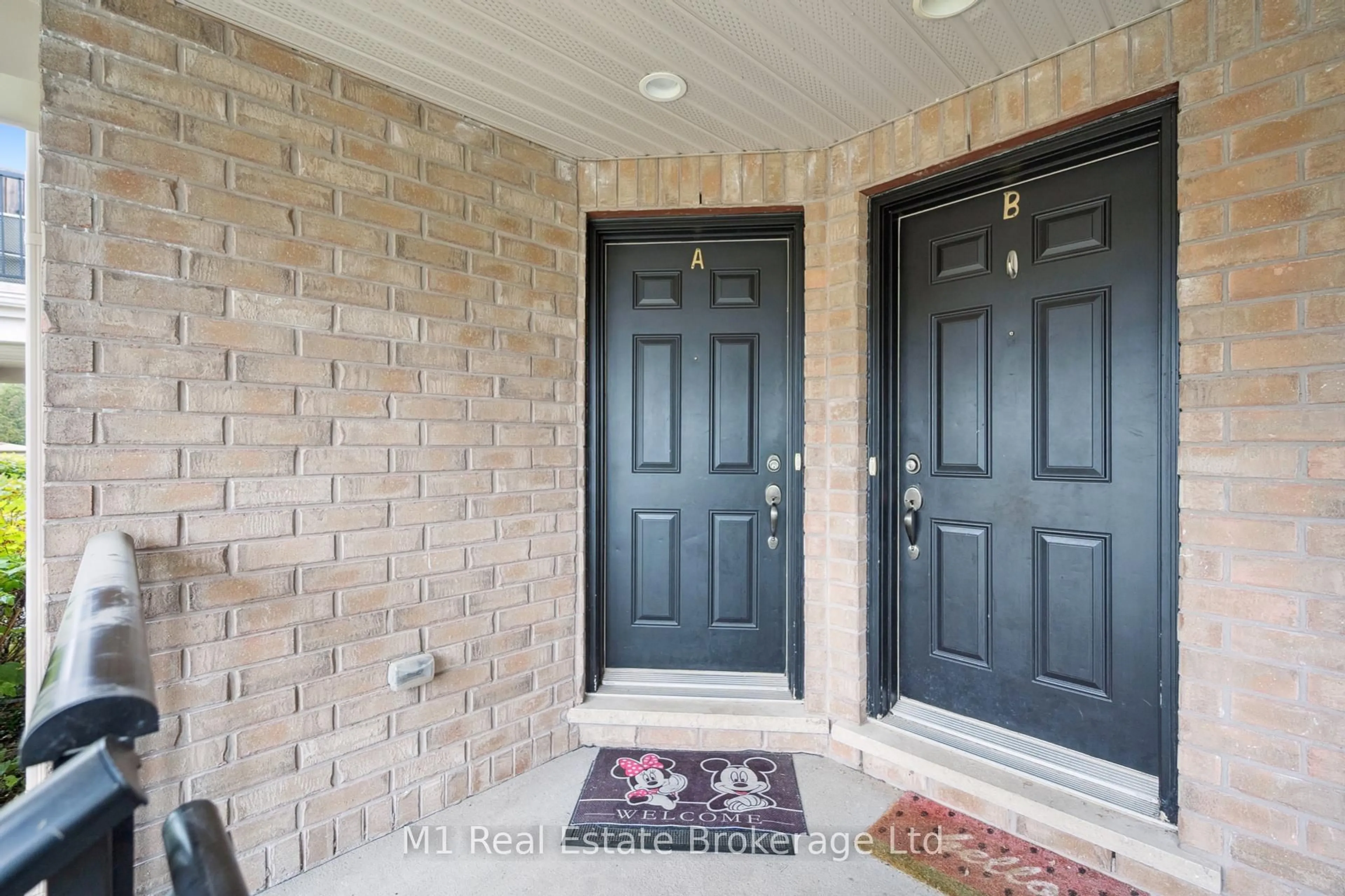Indoor entryway for 626A Woodlawn Rd, Guelph Ontario N1E 0K4