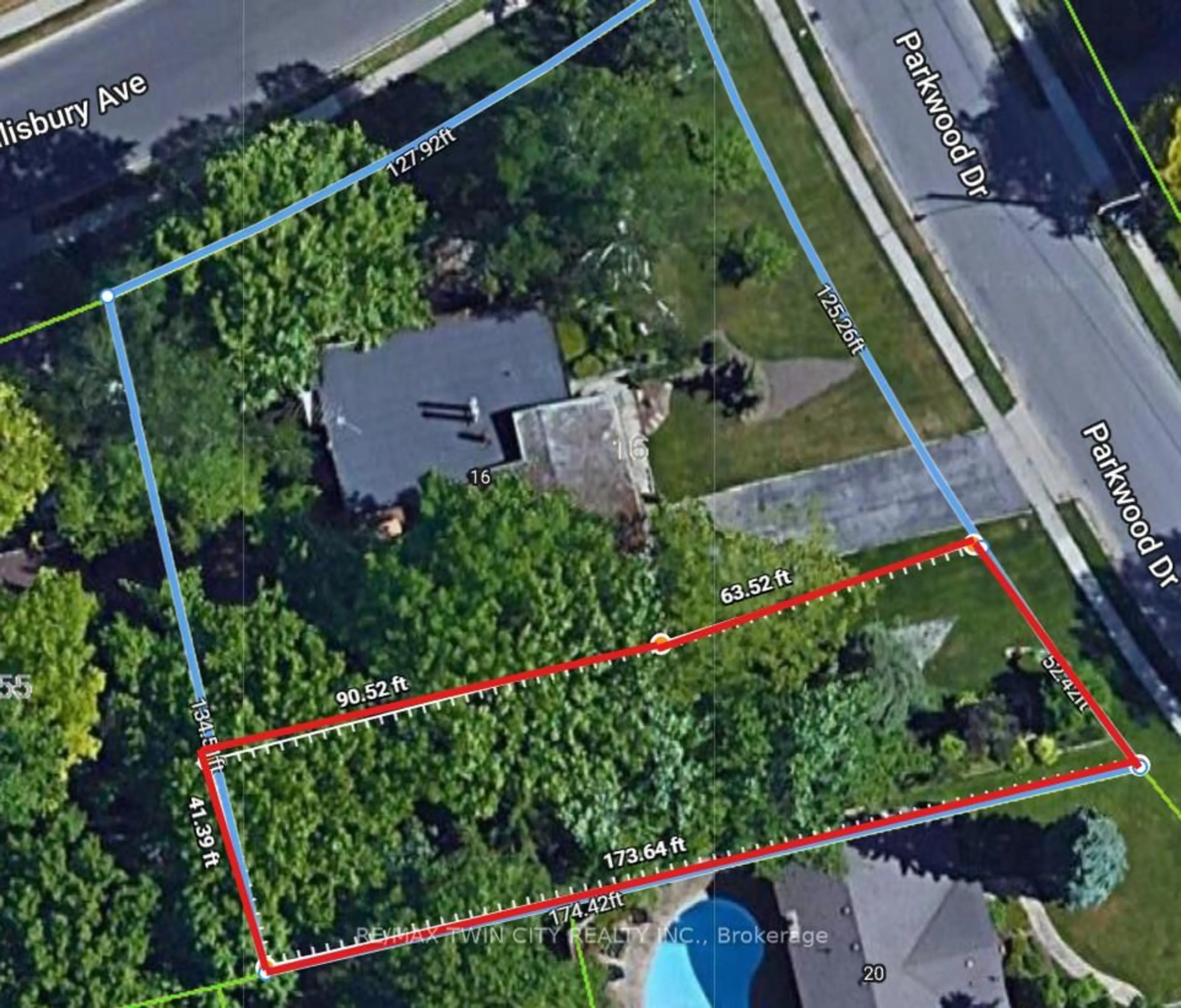 A pic from outside/outdoor area/front of a property/back of a property/a pic from drone, street for 18 Parkwood Dr, Cambridge Ontario N1S 3K7