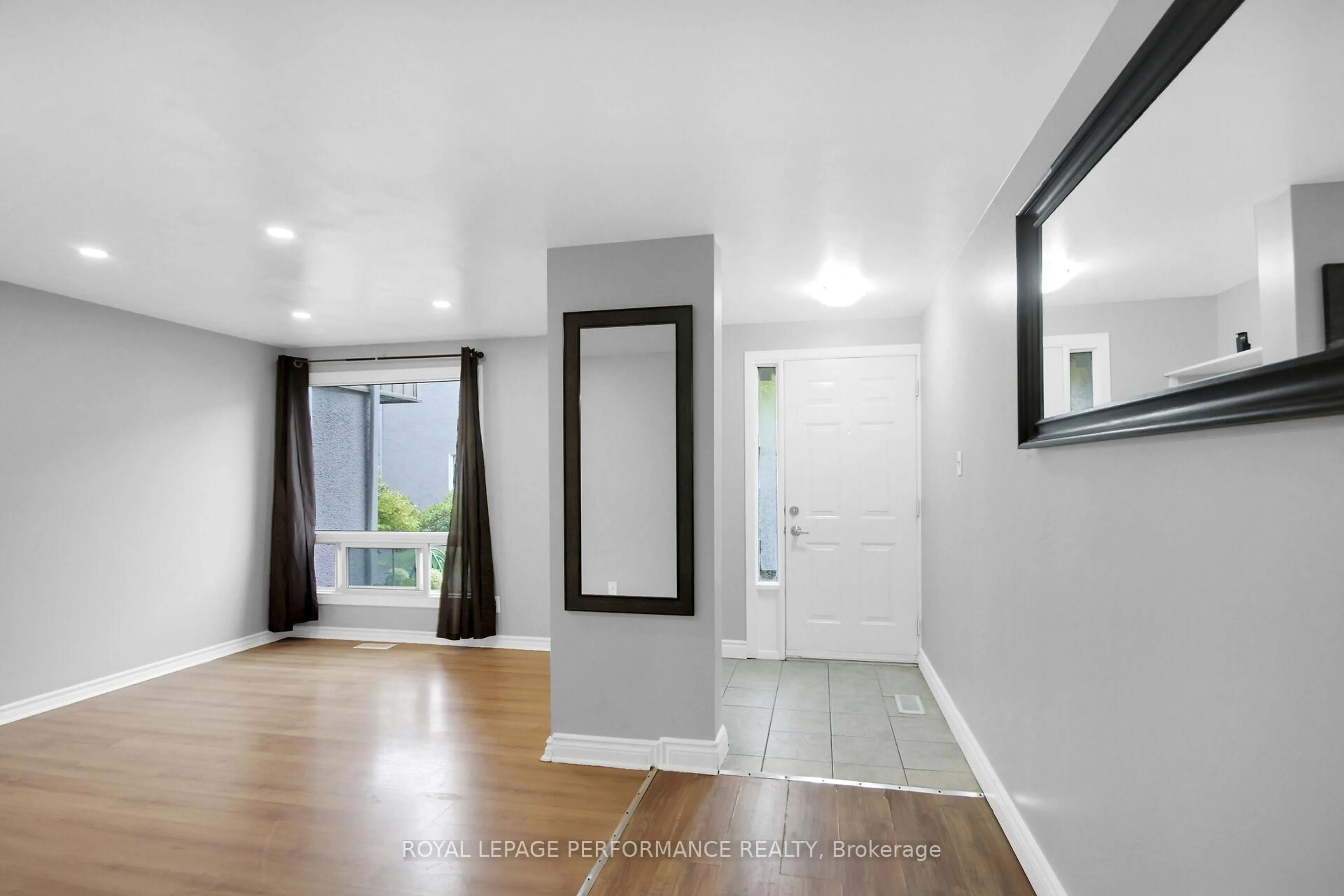 Indoor entryway for 360 Woodfield Dr, Ottawa Ontario K2G 3W9