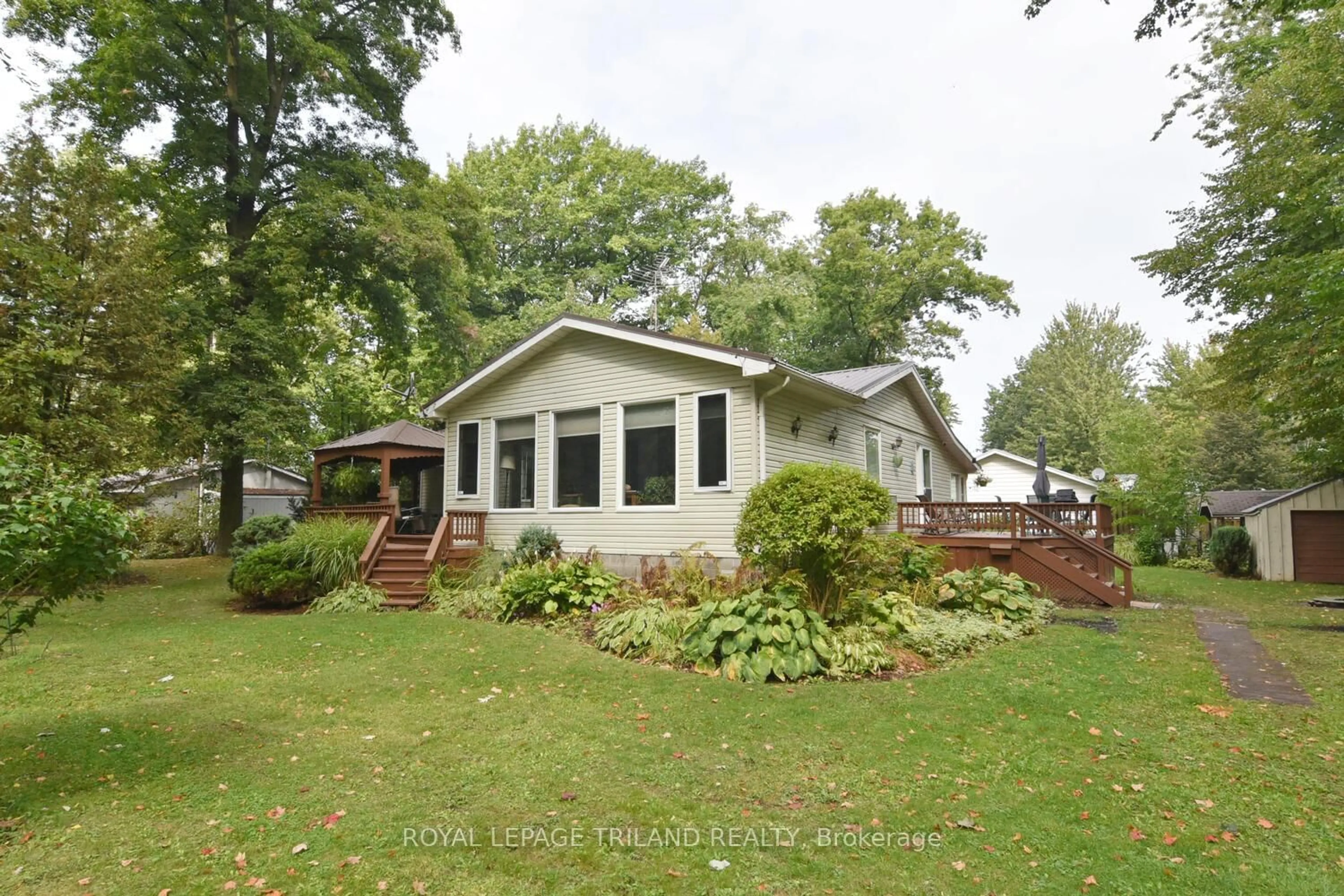 Home with vinyl exterior material, water/lake/river/ocean view for 6016 Max's Dr, Lambton Shores Ontario N0N 1J1