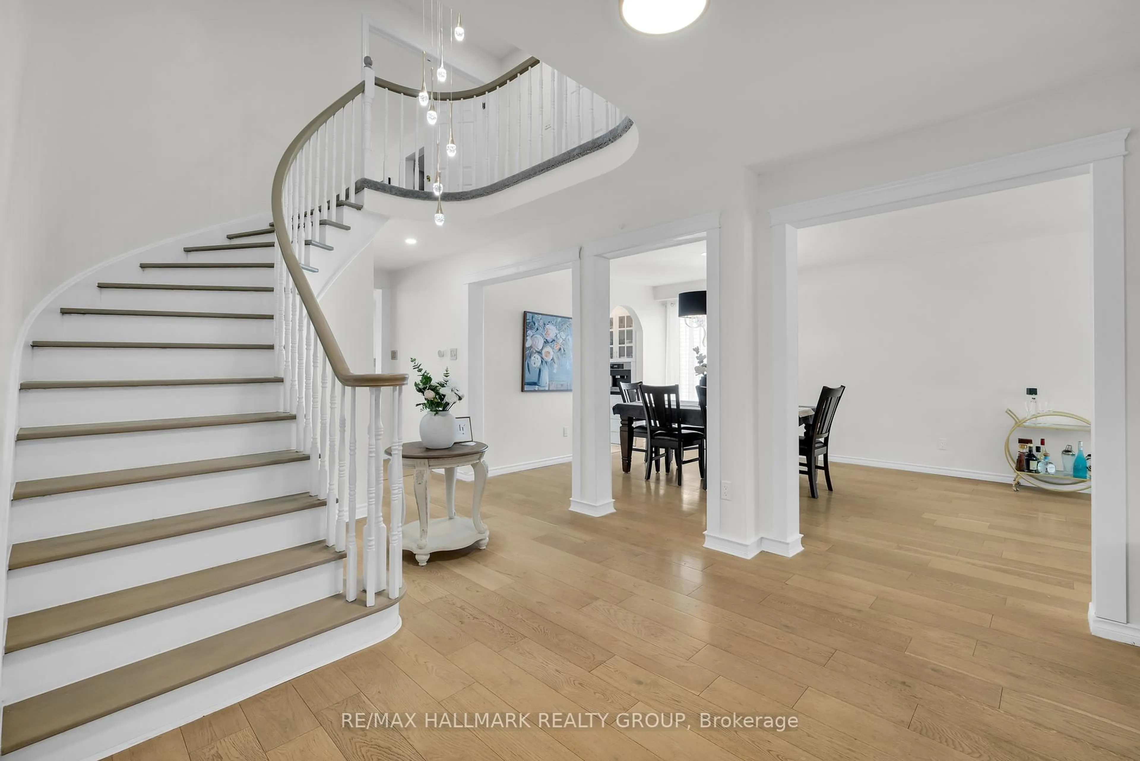 Indoor foyer for 16 ALLENBY Rd, Kanata Ontario K2K 2H2