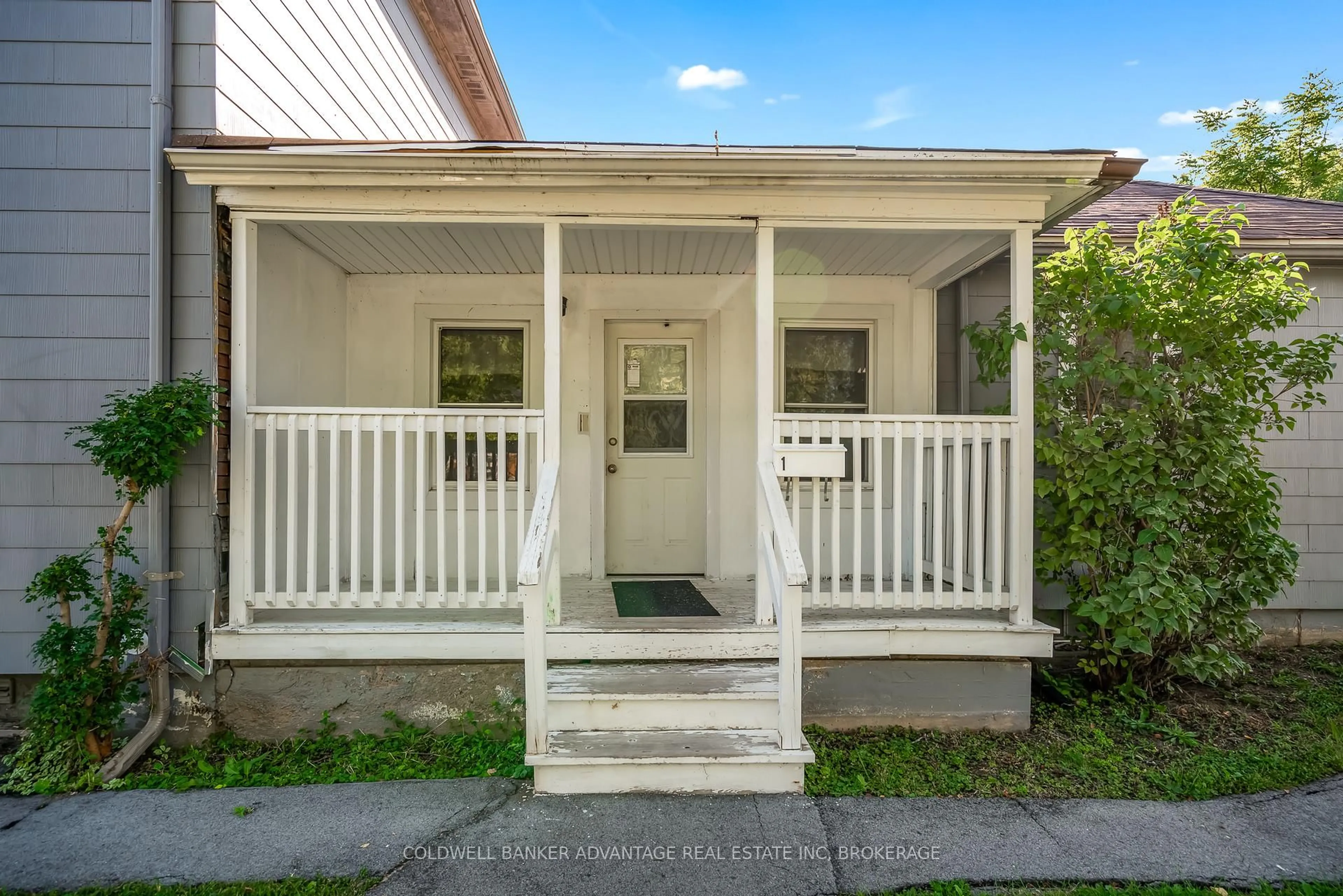 Home with vinyl exterior material, street for 275 Gilmore Rd, Fort Erie Ontario L2A 2M6