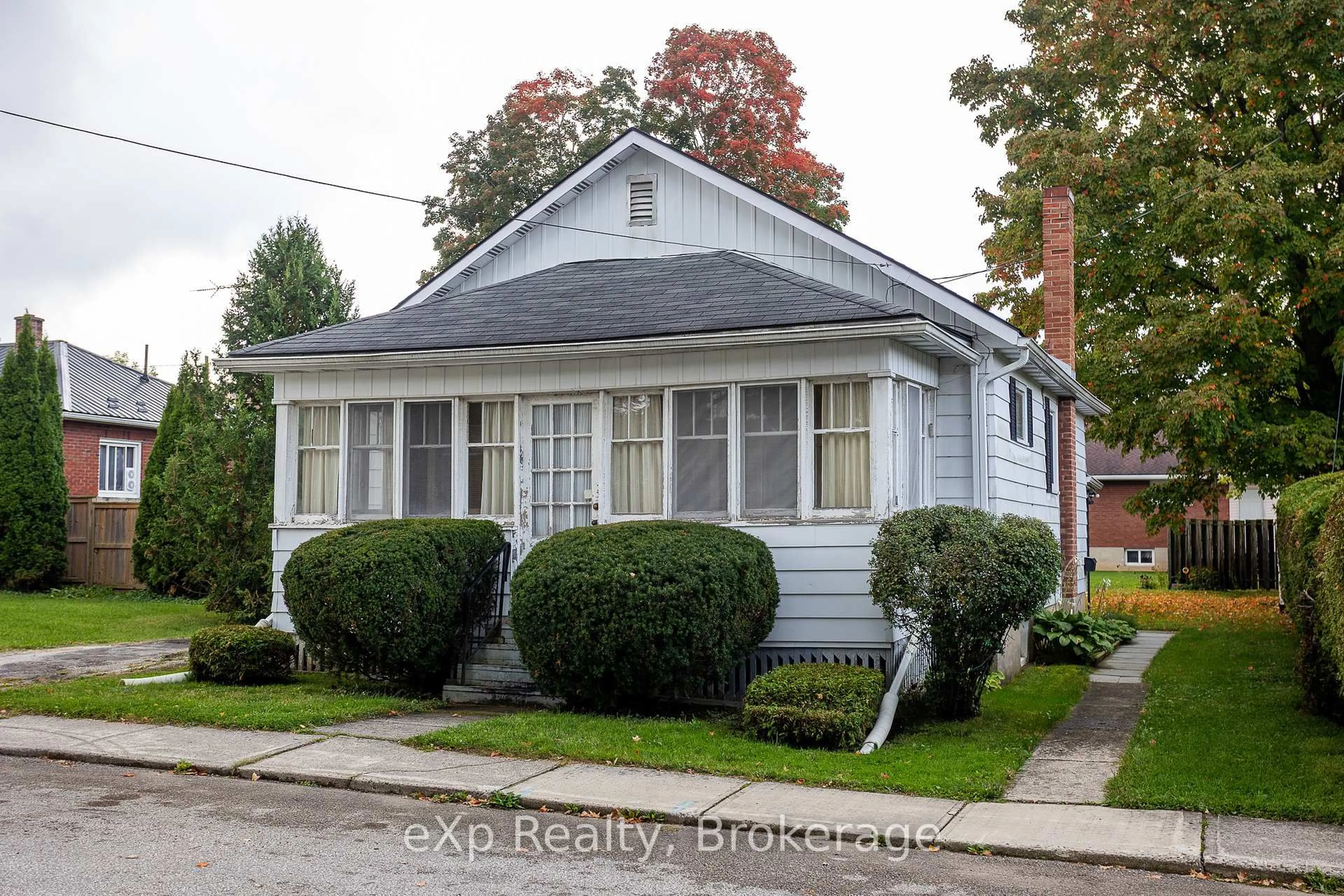 Home with vinyl exterior material, street for 76 3rd Ave SW, Arran-Elderslie Ontario N0G 1L0
