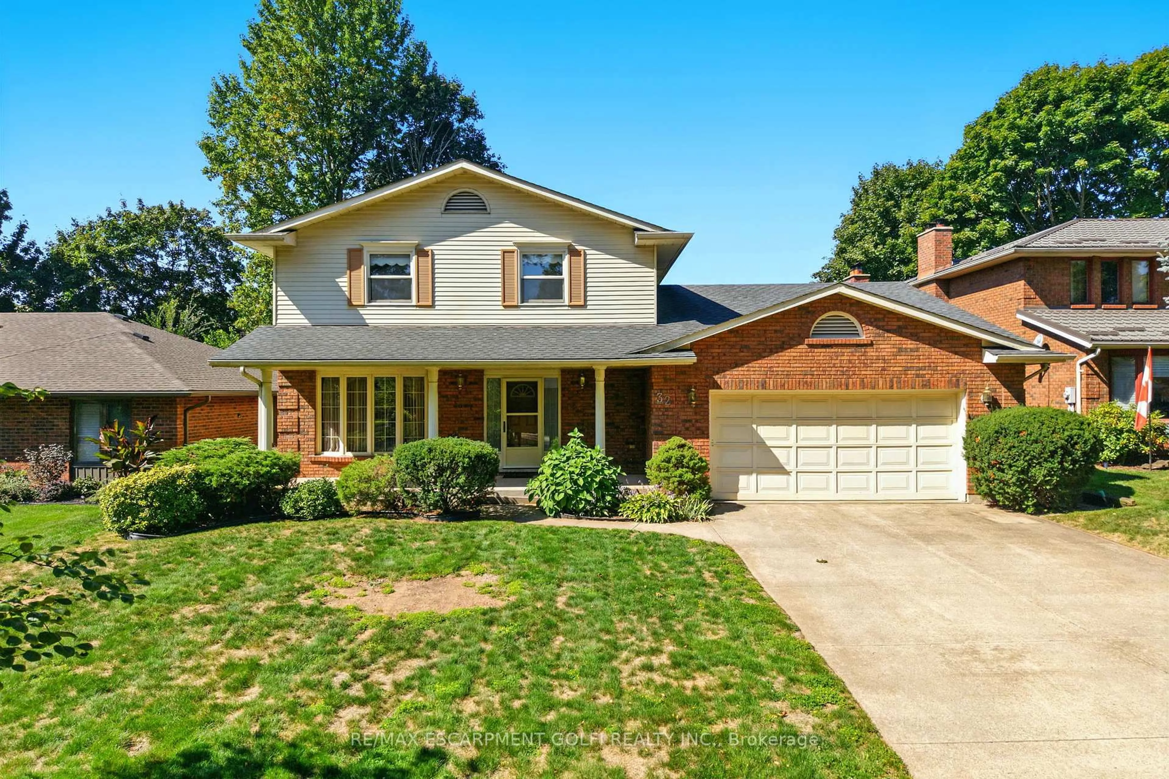 Home with brick exterior material, street for 32 Deerpark Cres, Pelham Ontario L0S 1E1