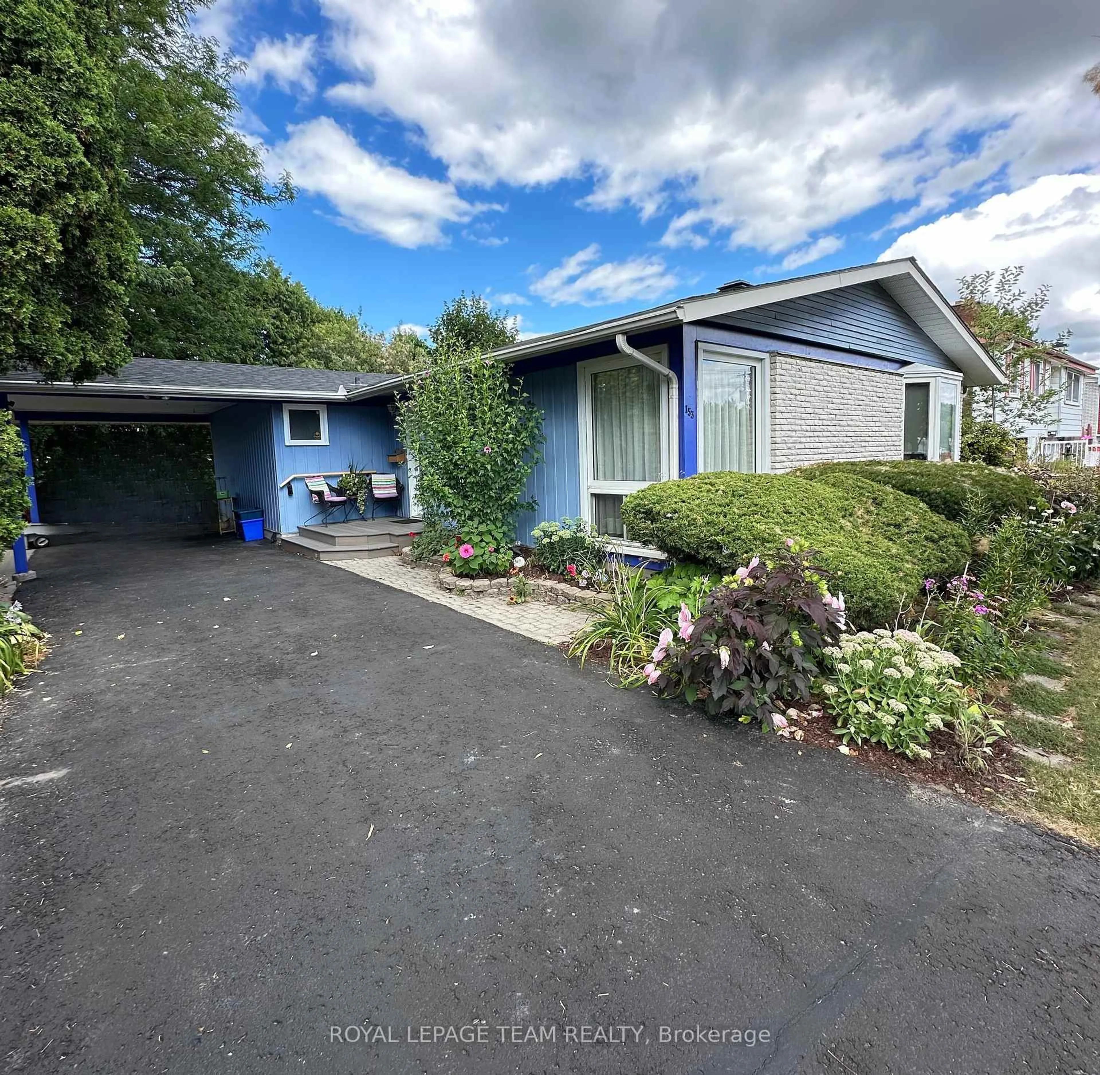 A pic from outside/outdoor area/front of a property/back of a property/a pic from drone, street for 153 David Dr, Ottawa Ontario K2G 2N6