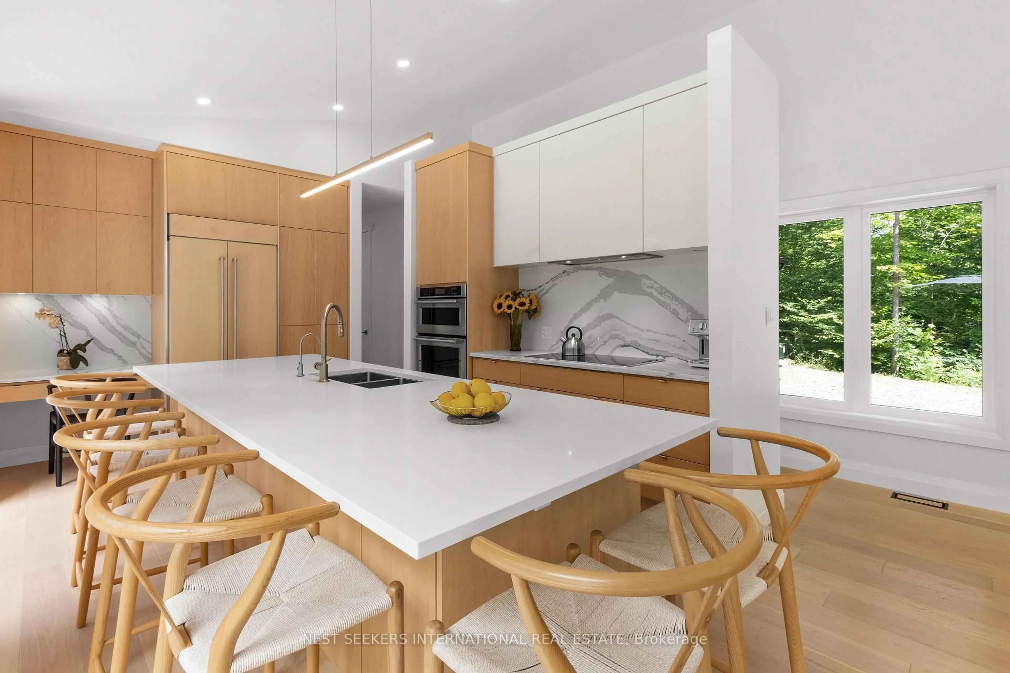 Contemporary kitchen, ceramic/tile floor for 4386 Watson Rd, Puslinch Ontario N0B 2J0