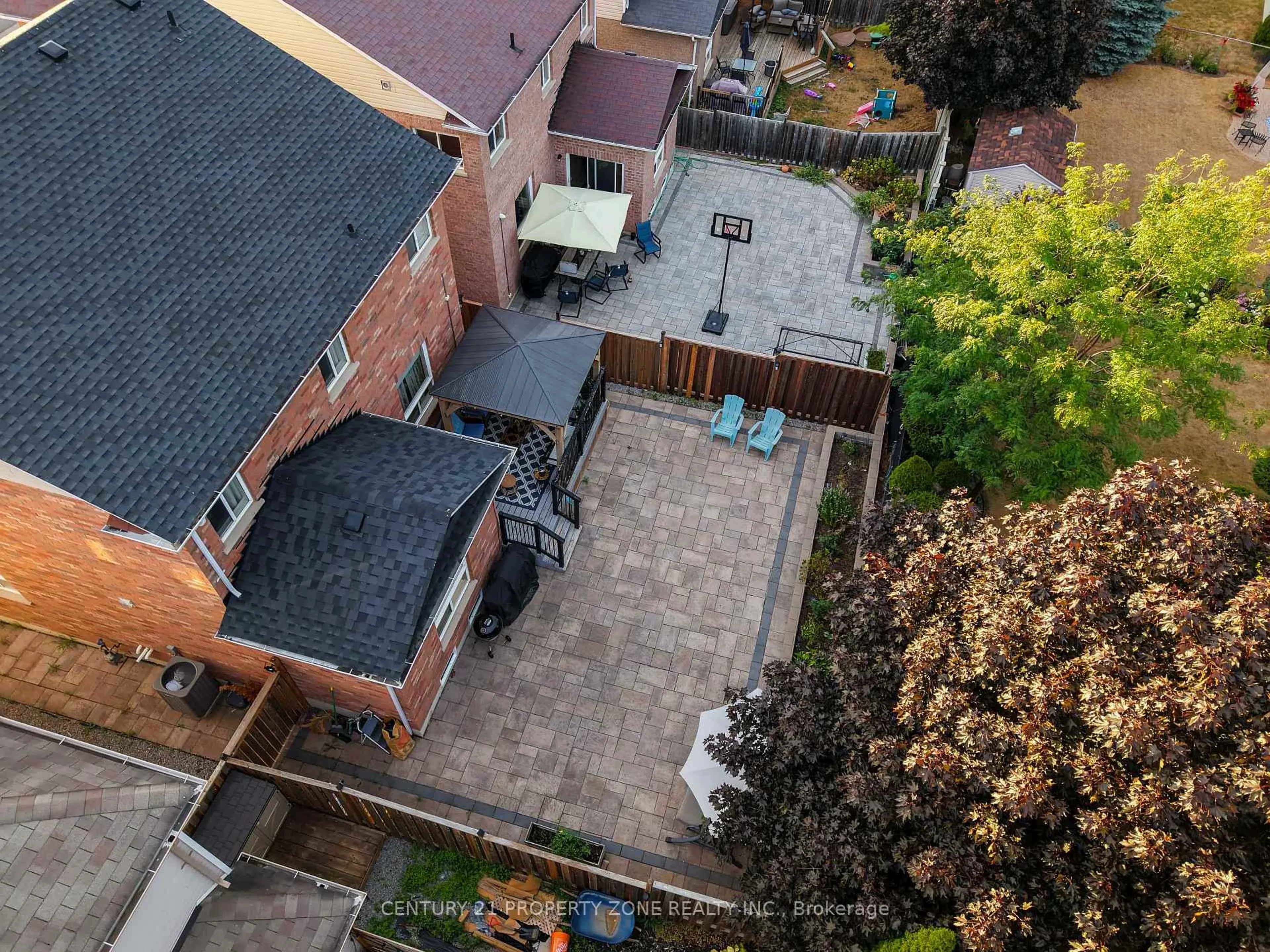 A pic from outside/outdoor area/front of a property/back of a property/a pic from drone, street for 652 Tully Cres, Peterborough Ontario K9K 0A9