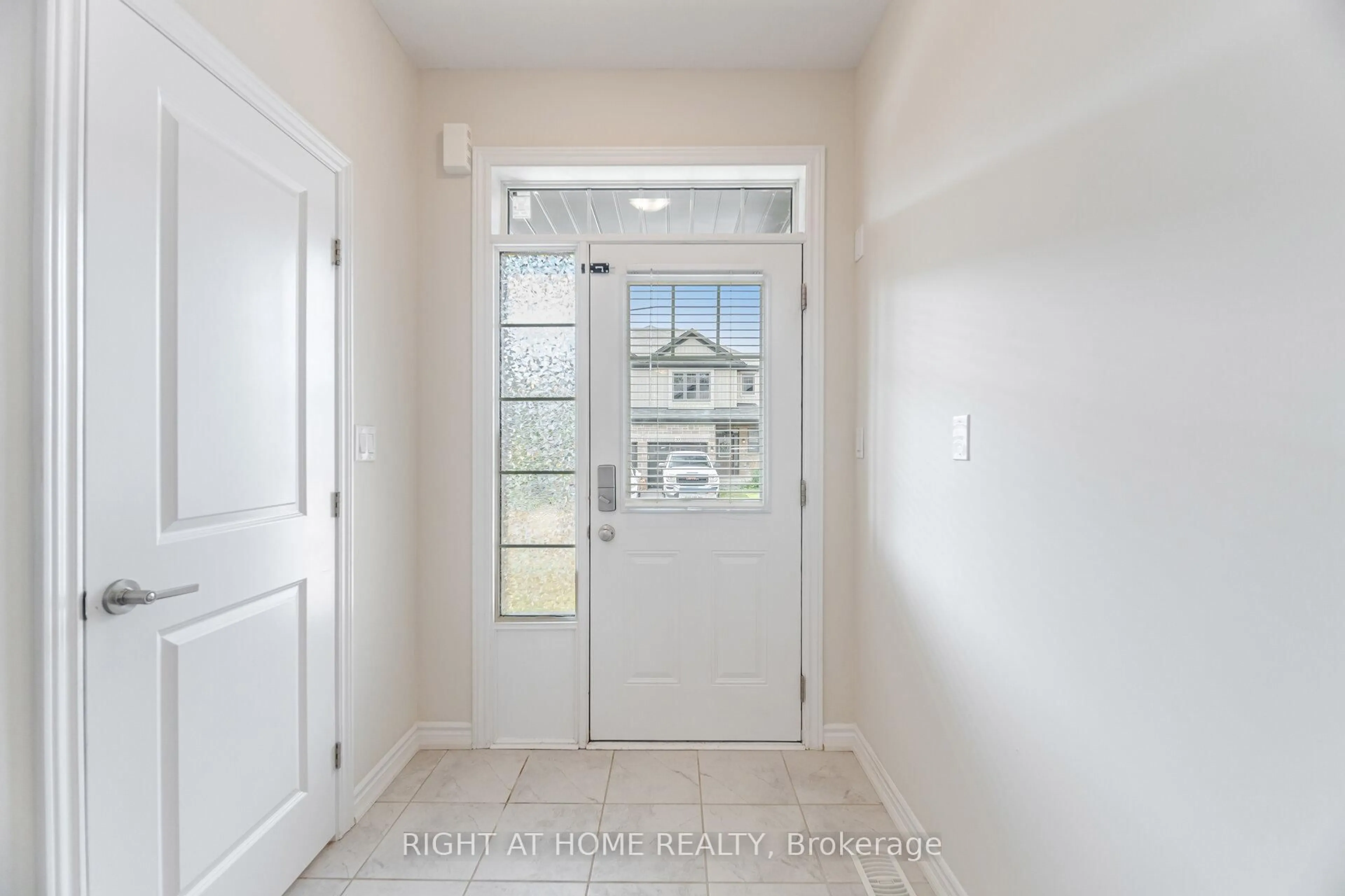 Indoor entryway for 1 Tom Brown Dr #23, Brant Ontario N3L 0H8