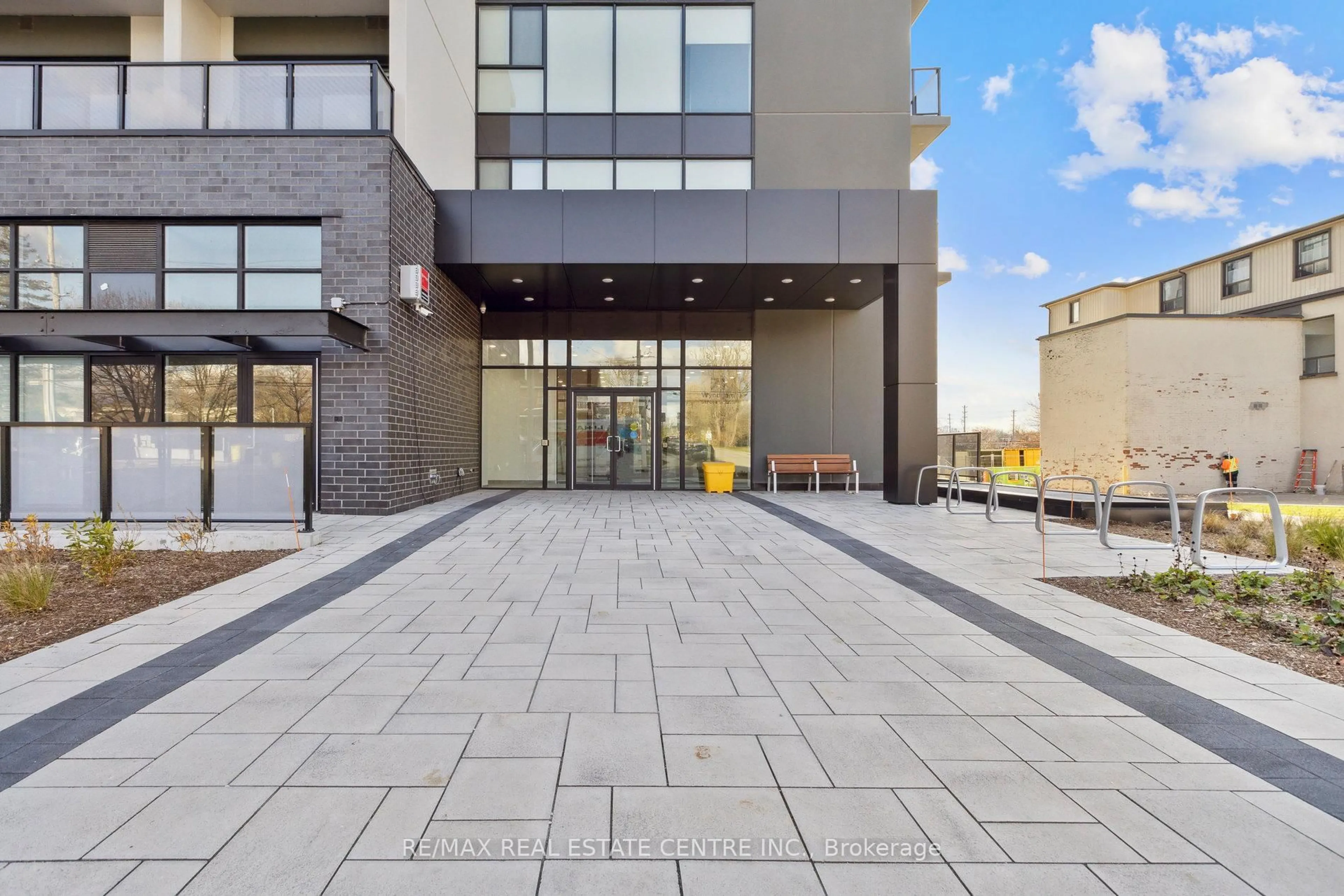 Patio, street for 71 Wyndham St #703, Guelph Ontario N1E 5R3