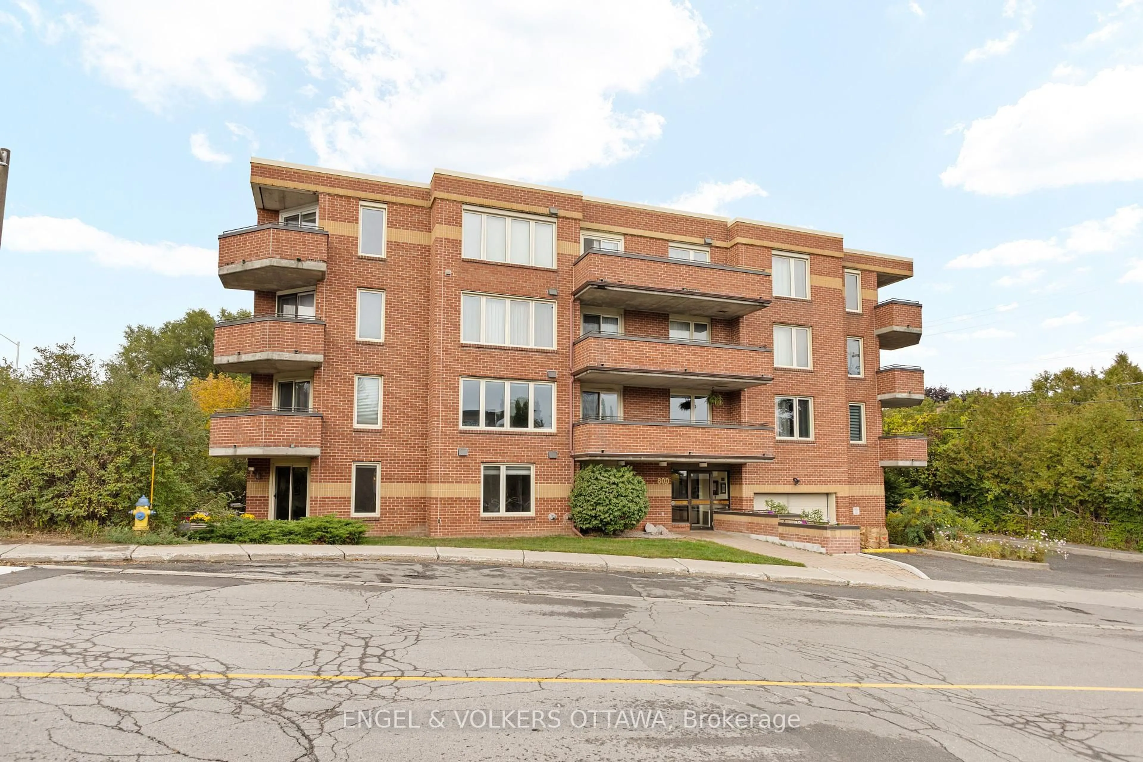 Unknown for 800 Mckellar Ave #101, Ottawa Ontario K2A 2X5