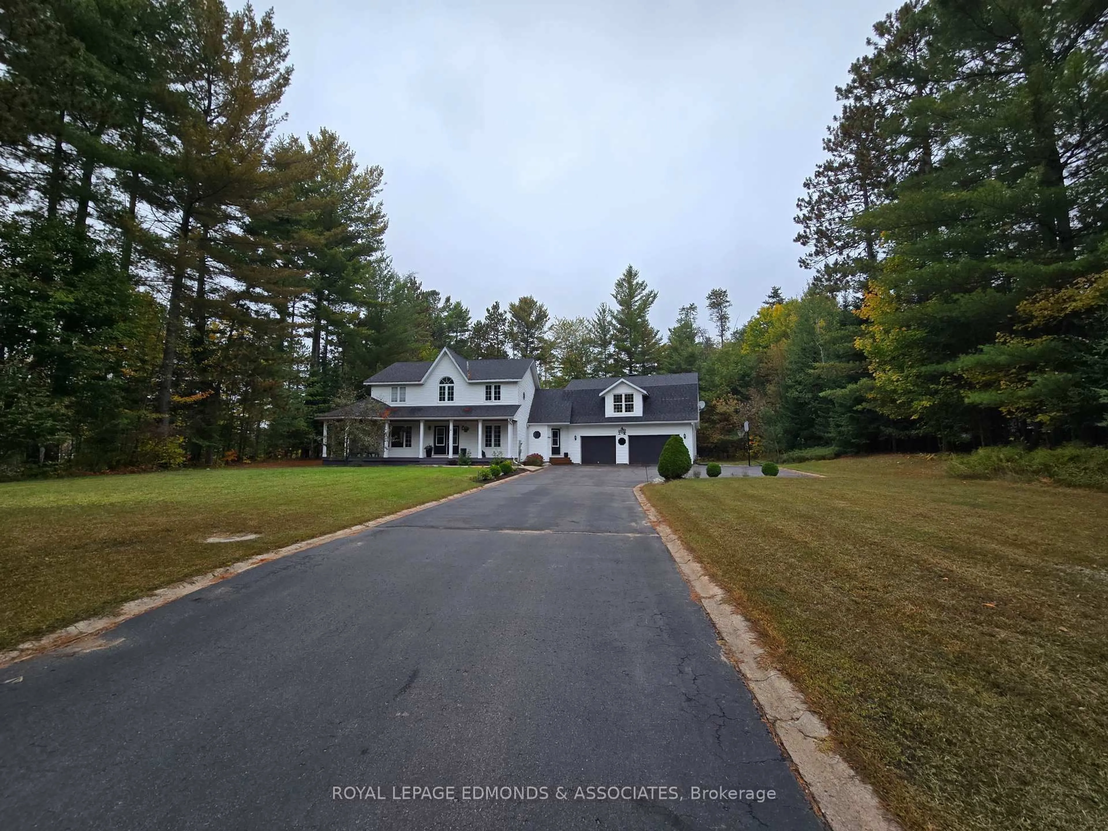 A pic from outside/outdoor area/front of a property/back of a property/a pic from drone, unknown for 4 Steffen St, Petawawa Ontario K8H 3L8