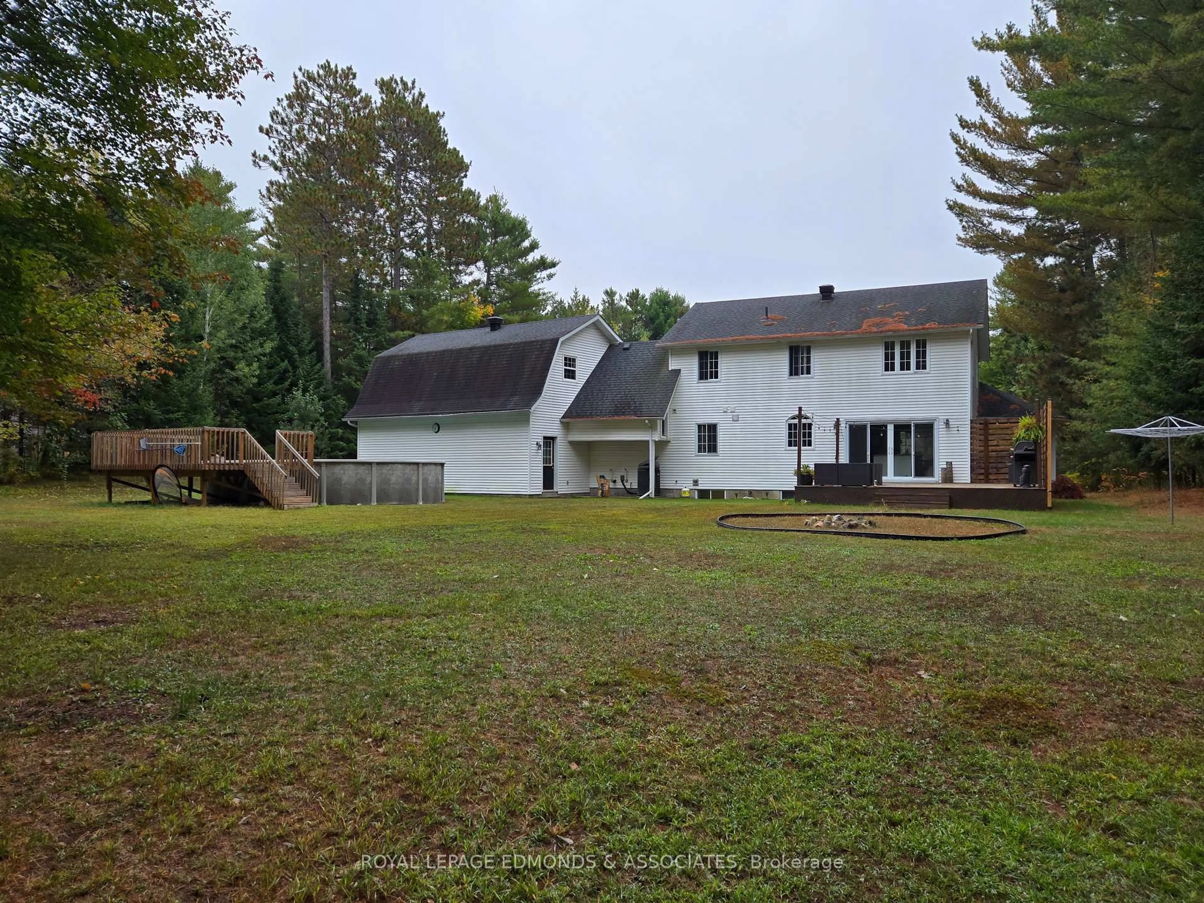 A pic from outside/outdoor area/front of a property/back of a property/a pic from drone, unknown for 4 Steffen St, Petawawa Ontario K8H 3L8