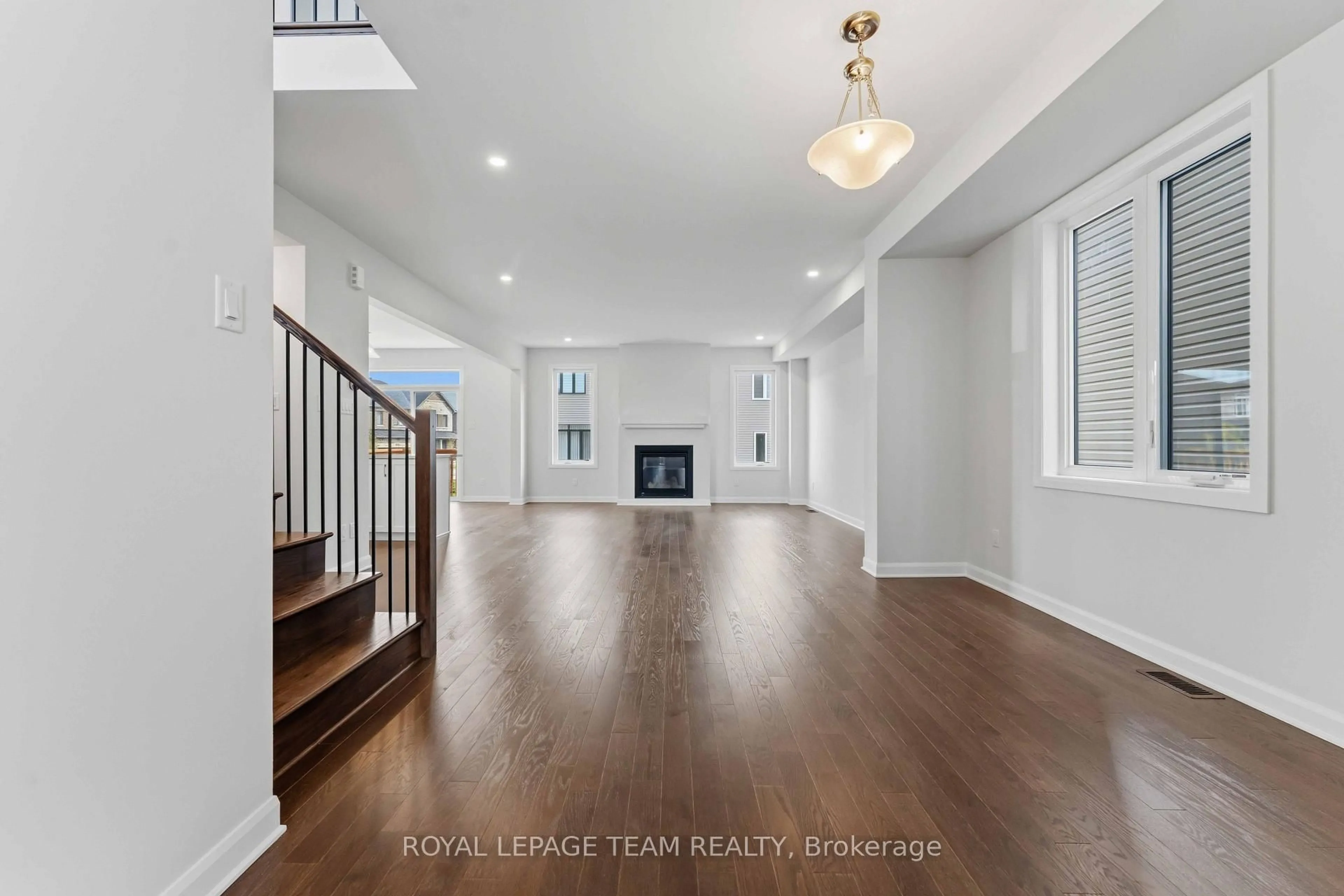Indoor entryway for 920 Locomotion Lane, Kanata Ontario K2V 0V3
