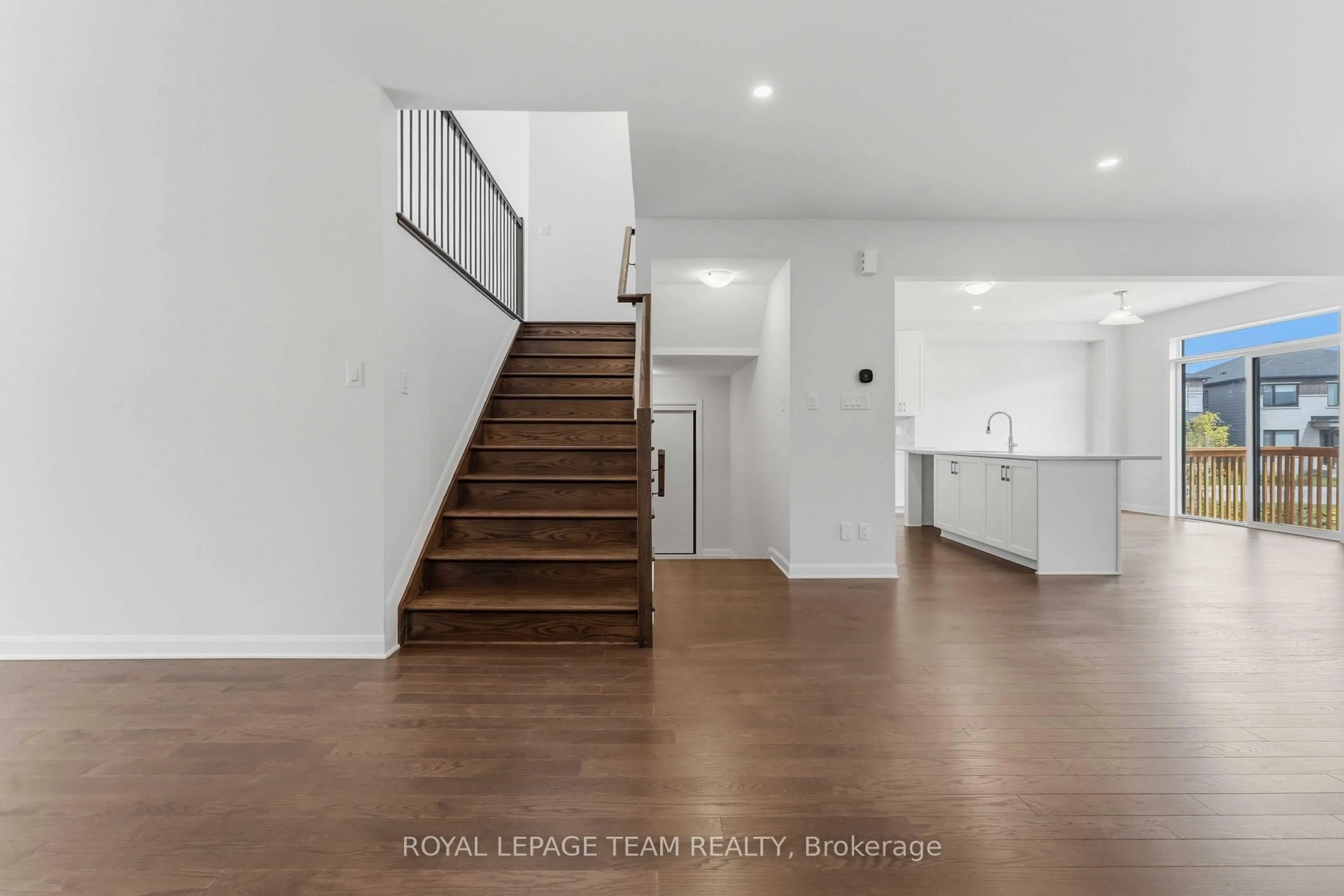 Unknown for 920 Locomotion Lane, Kanata Ontario K2V 0V3