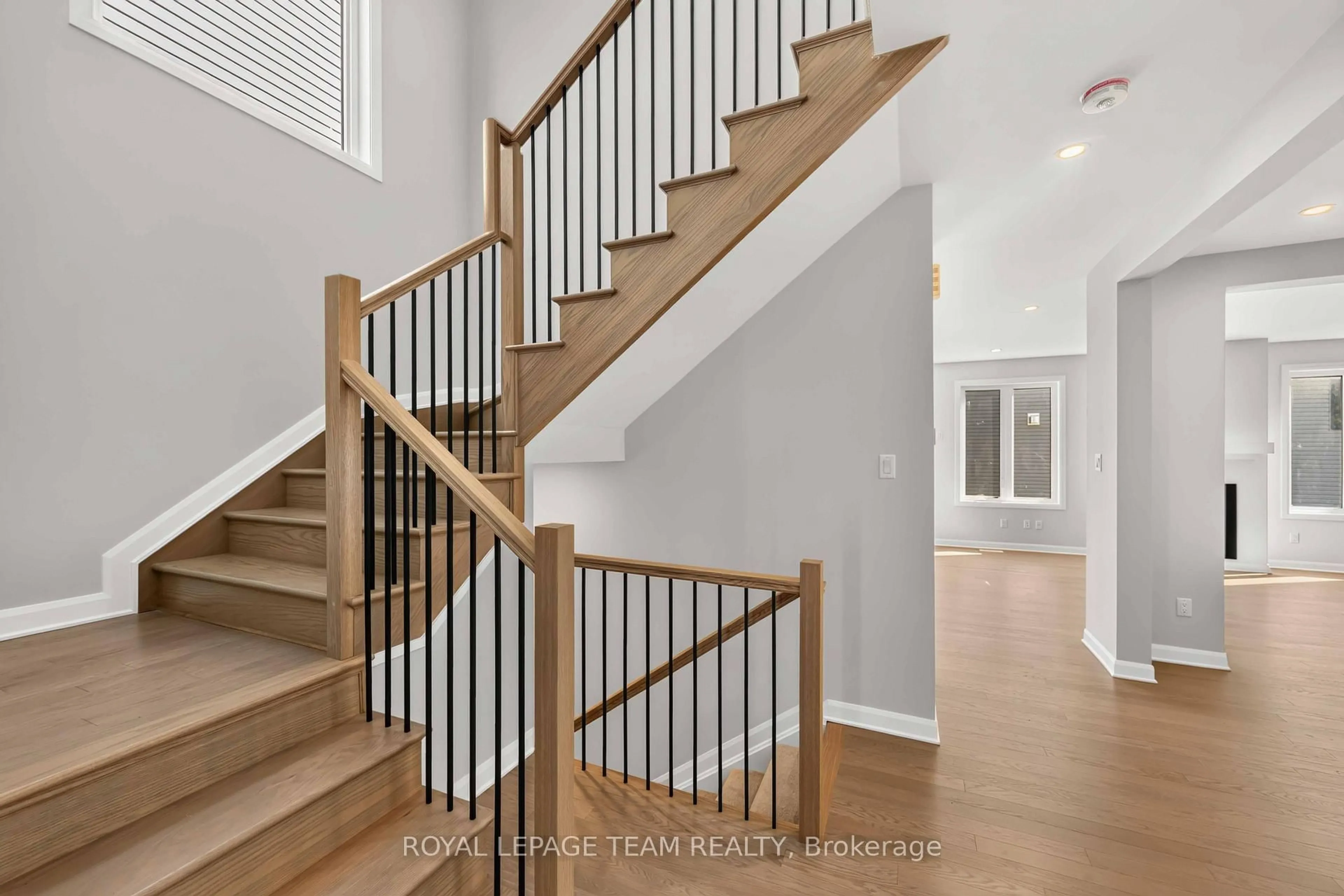 Stairs for 902 Locomotion Lane, Kanata Ontario K2V 0V1