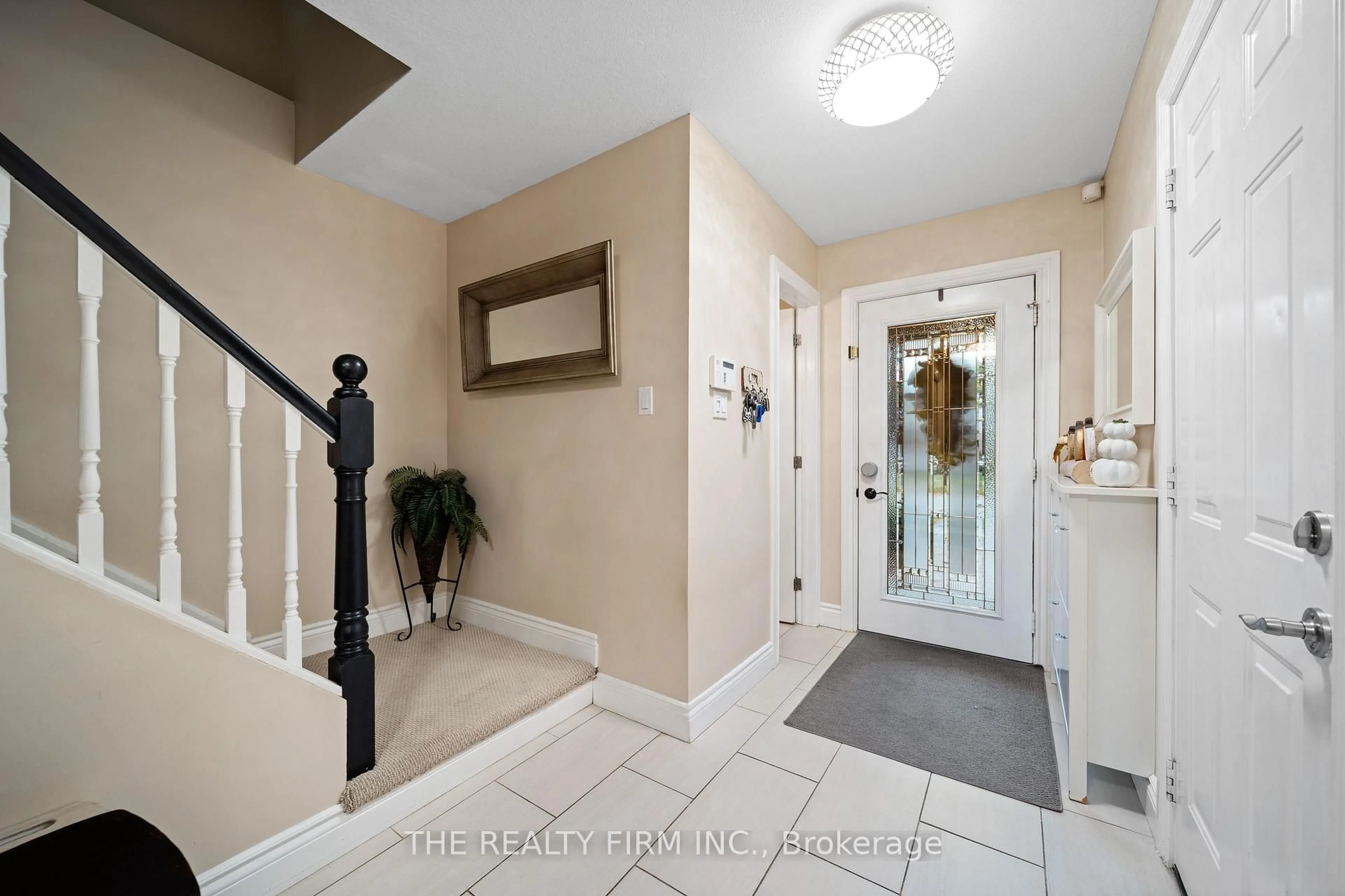 Indoor entryway for 269 Rossmore Crt, London South Ontario N6C 6B8