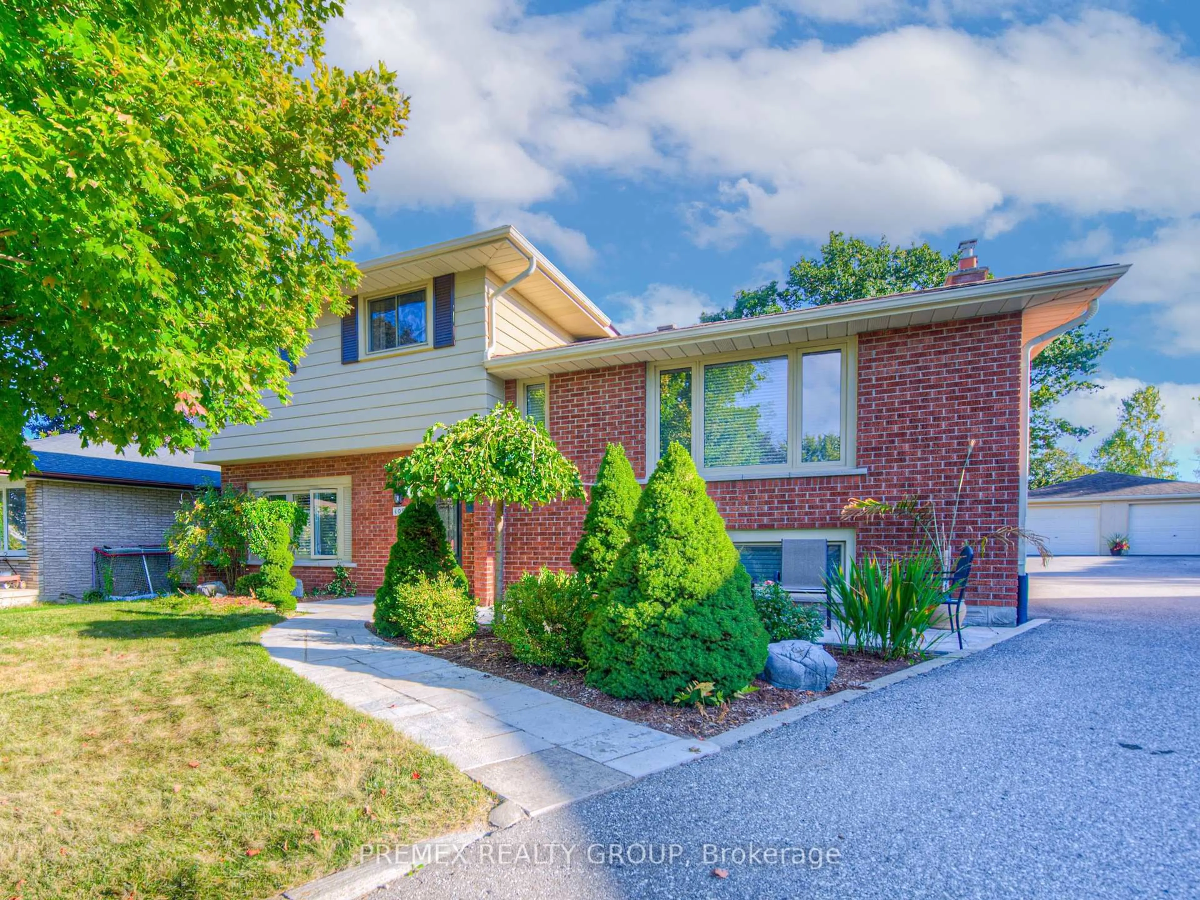 Home with brick exterior material, street for 109 Dorset Rd, Cambridge Ontario N1R 2X1