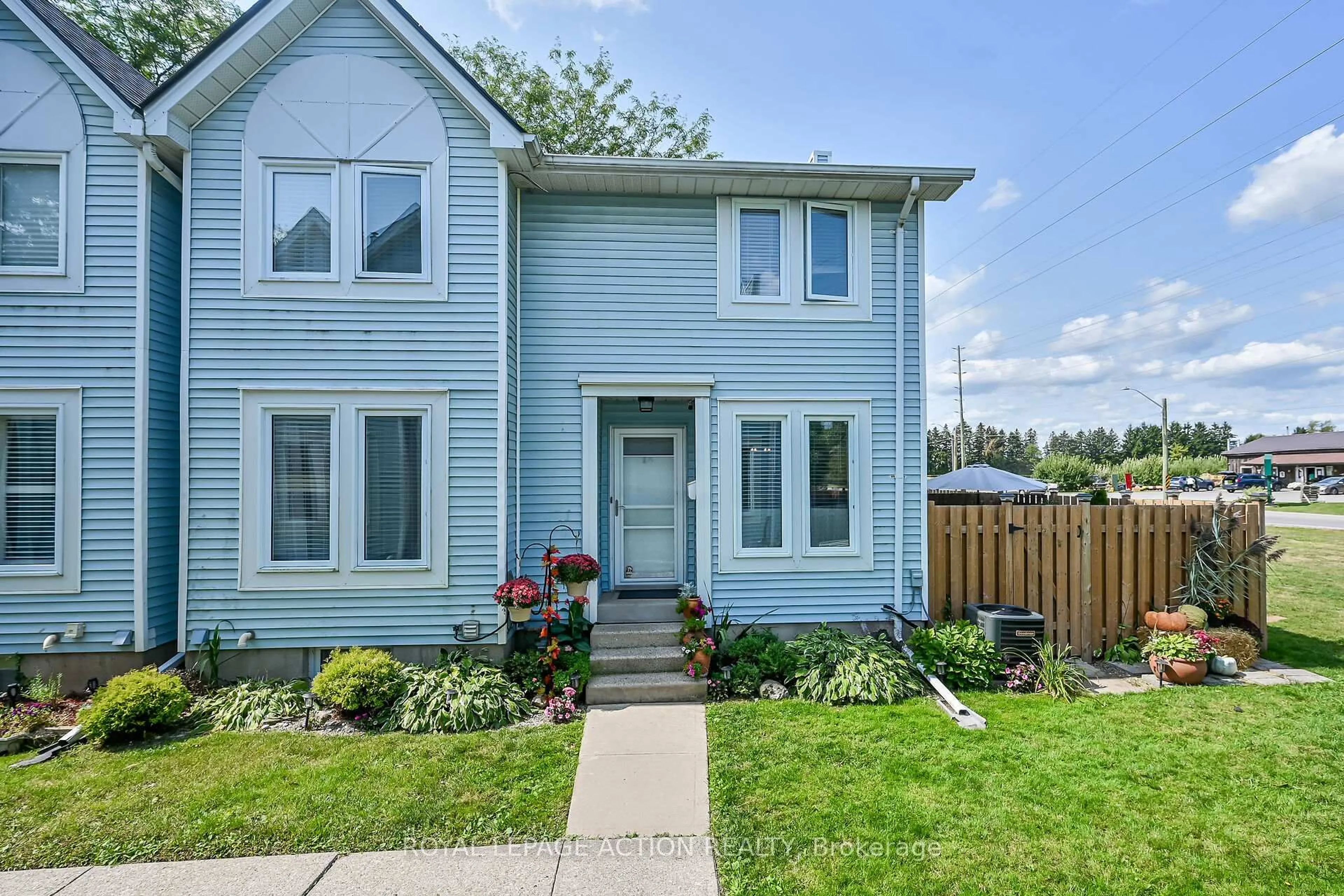 Home with vinyl exterior material, street for 1 Brantwood Park Rd #2, Brantford Ontario N3P 1Y3