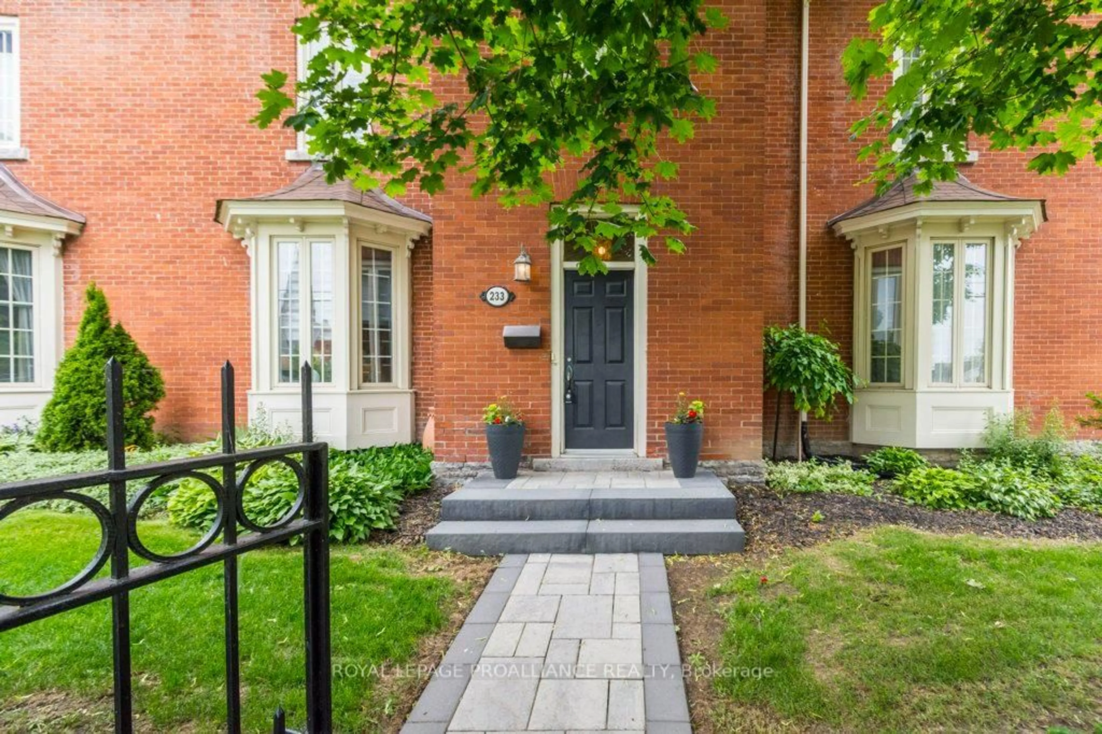 Unknown for 233 John St #5, Belleville Ontario K8N 3G2