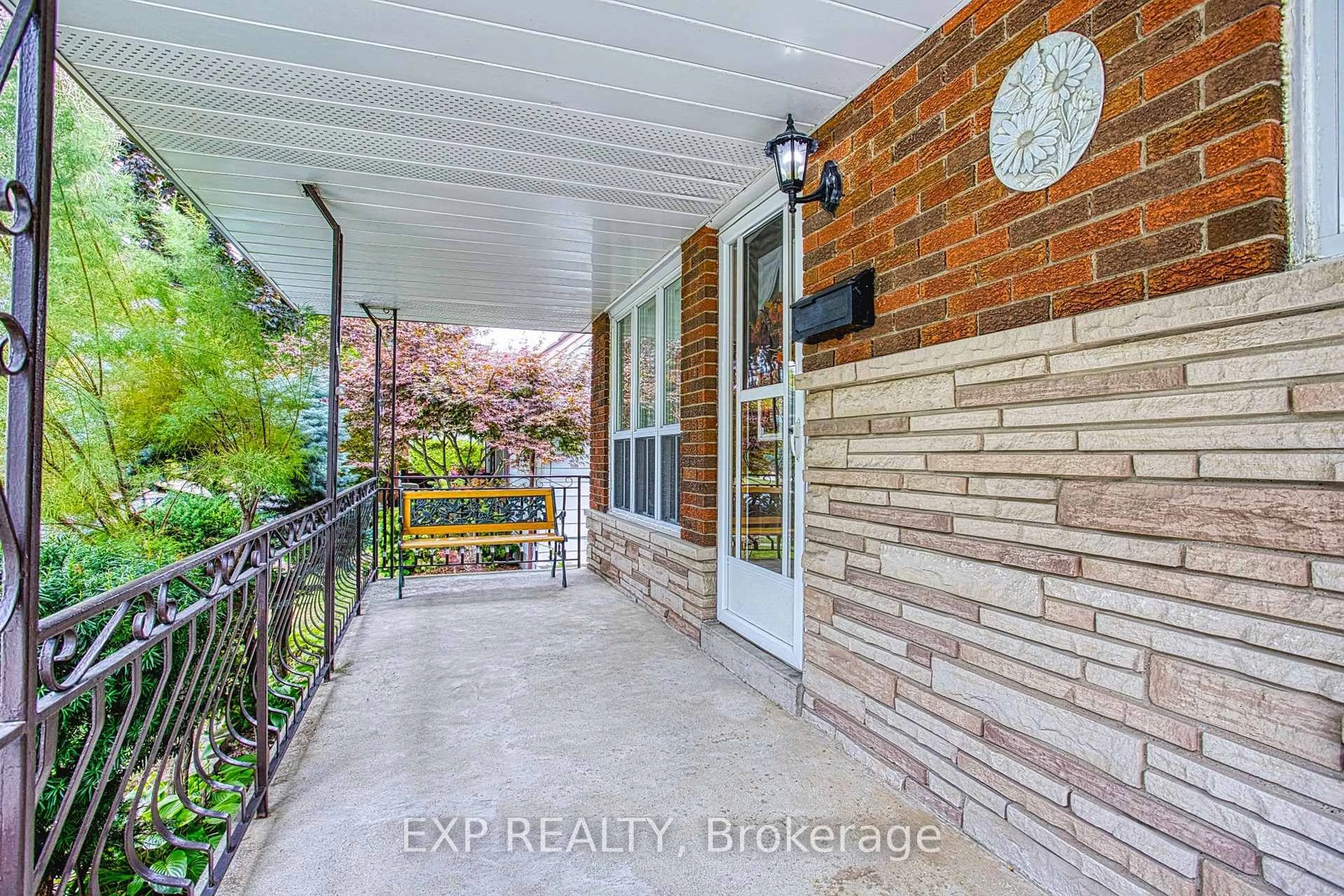 Unknown for 633 Rosseau Rd, Hamilton Ontario L8K 4T9