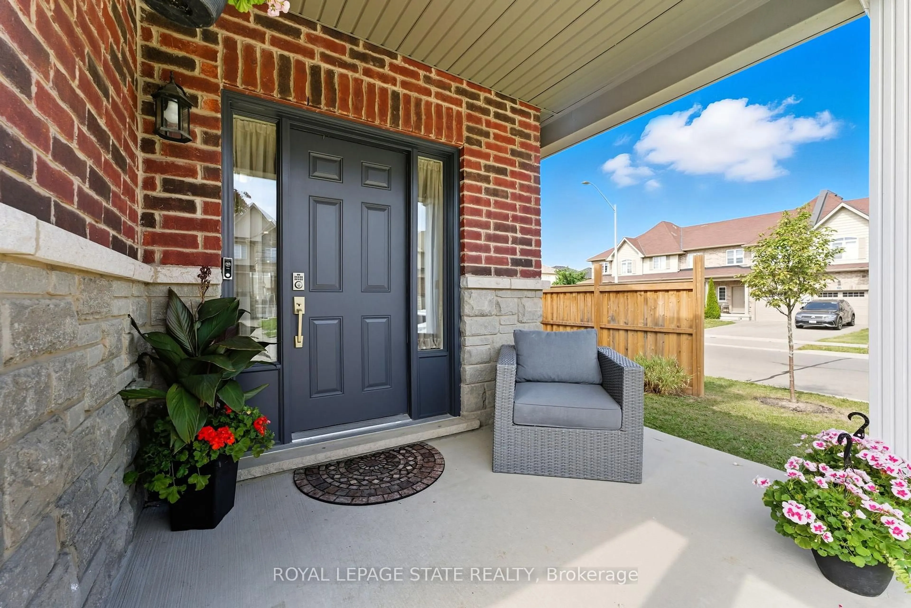 Patio, street for 71 Bradbury Rd, Hamilton Ontario L8J 0E4