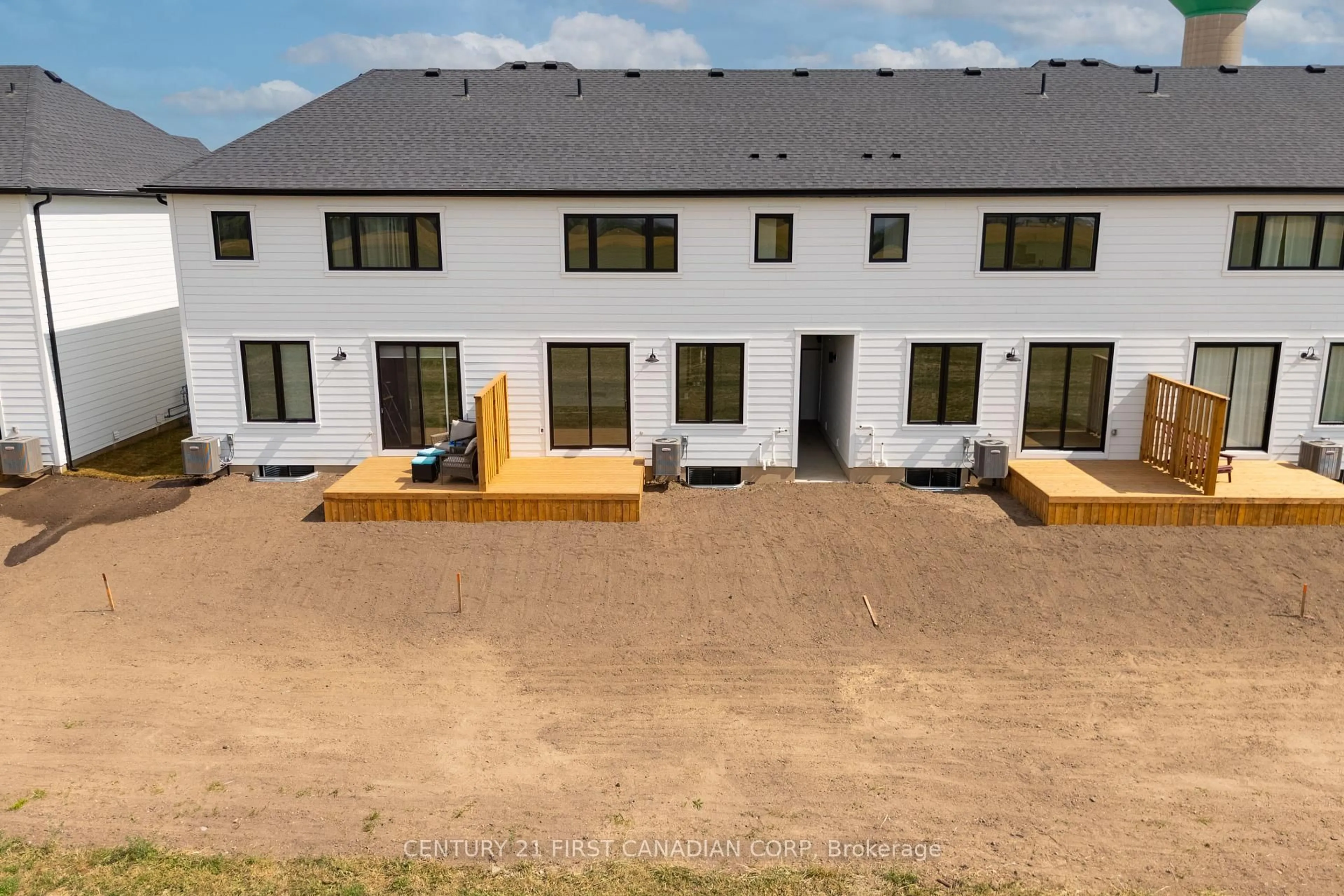 A pic from outside/outdoor area/front of a property/back of a property/a pic from drone, building for 147-45 SCOTTS Dr, Lucan Biddulph Ontario N0M 2J0