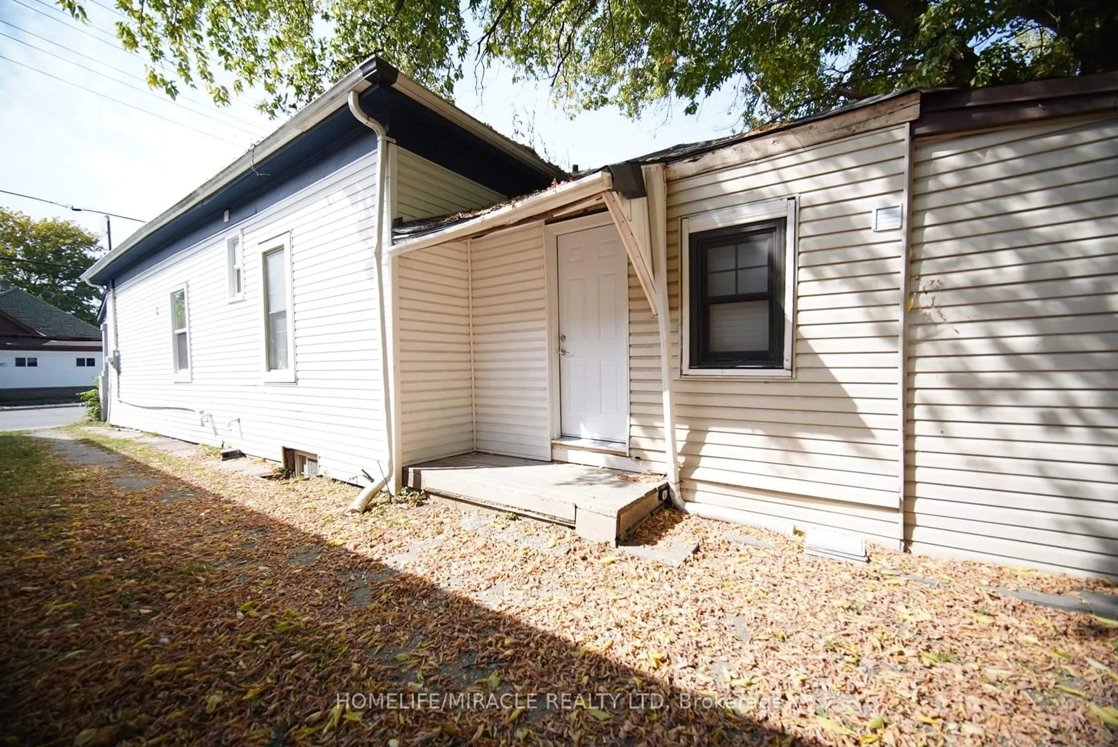 Unknown for 148 Adelaide St, London East Ontario N6B 3G8