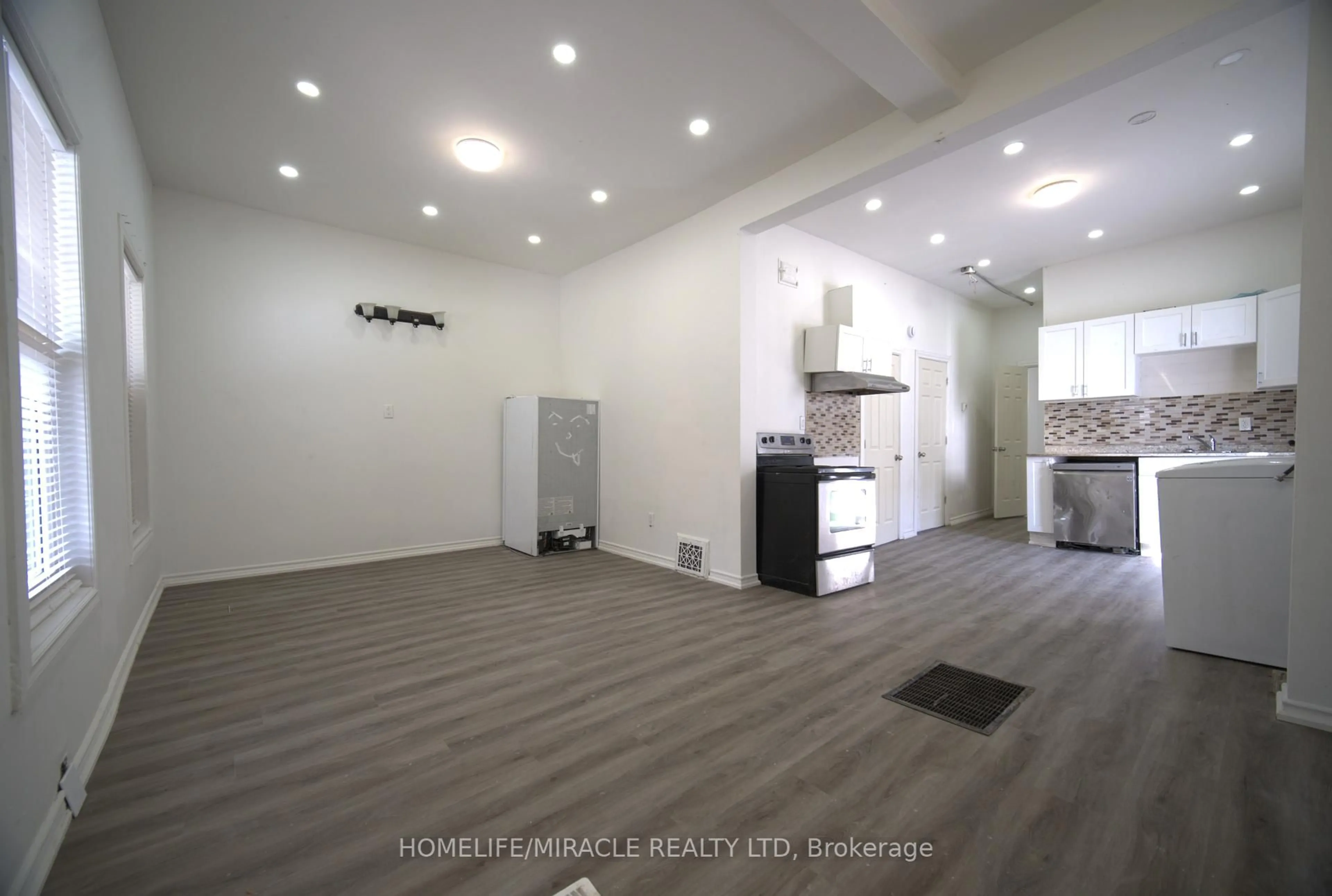 A pic of a room for 148 Adelaide St, London East Ontario N6B 3G8