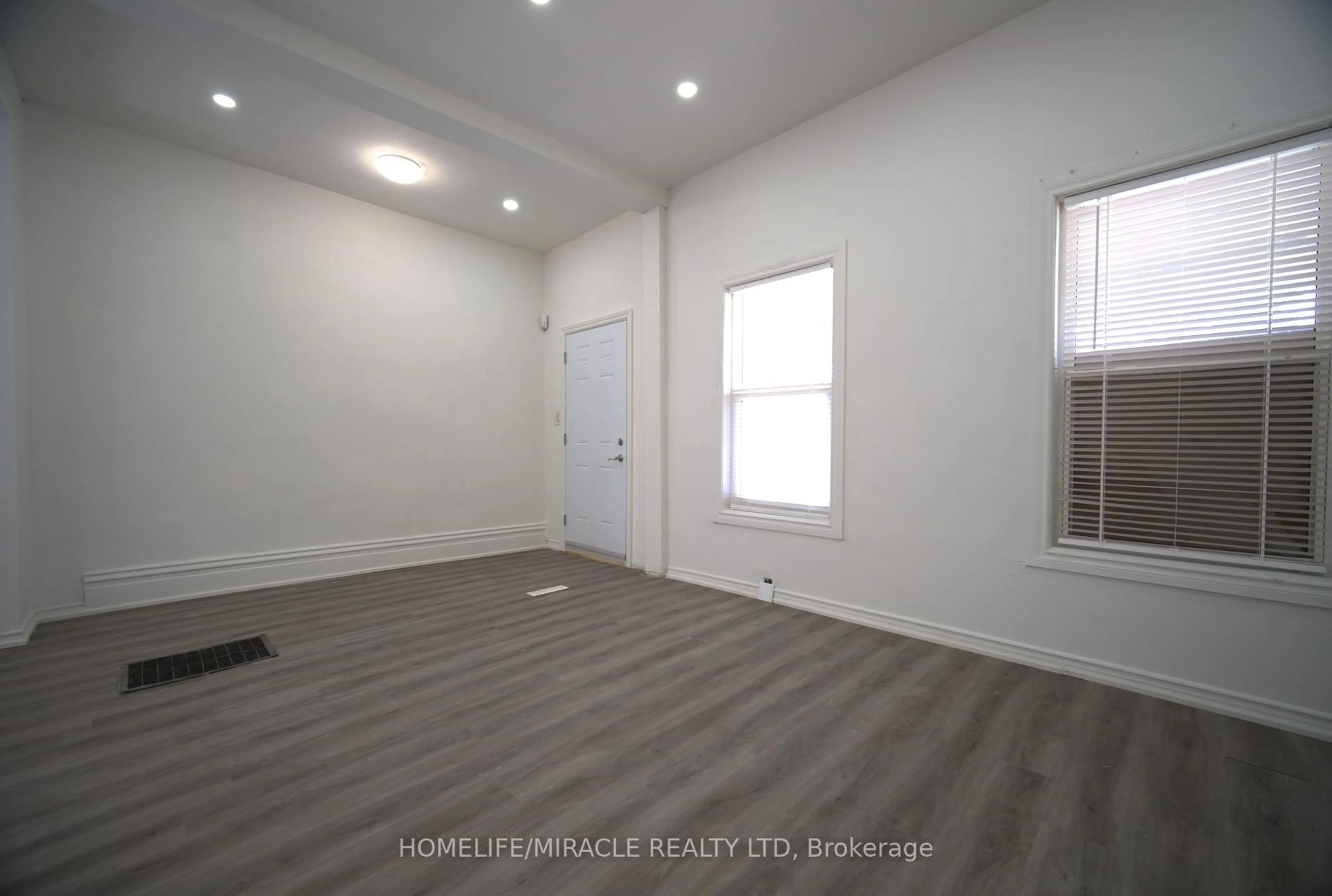 A pic of a room for 148 Adelaide St, London East Ontario N6B 3G8