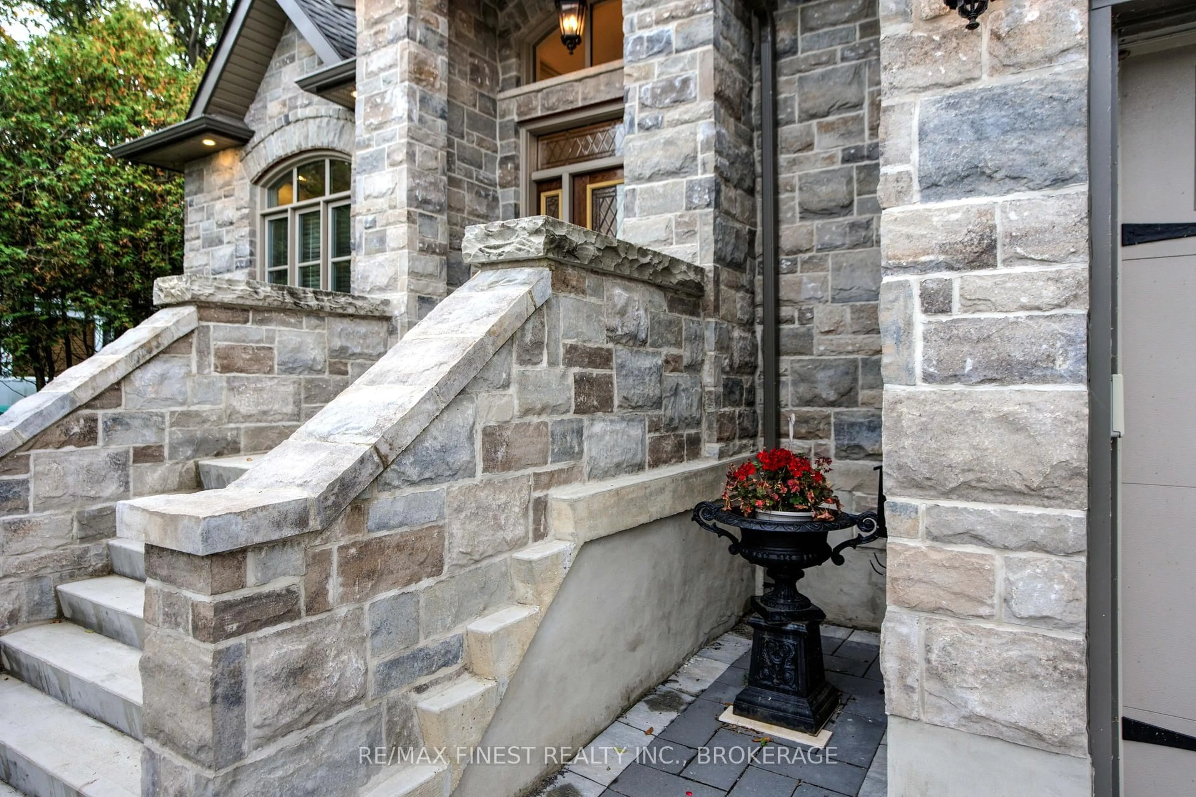 Stairs for 43 Crerar Blvd, Kingston Ontario K7M 3P7