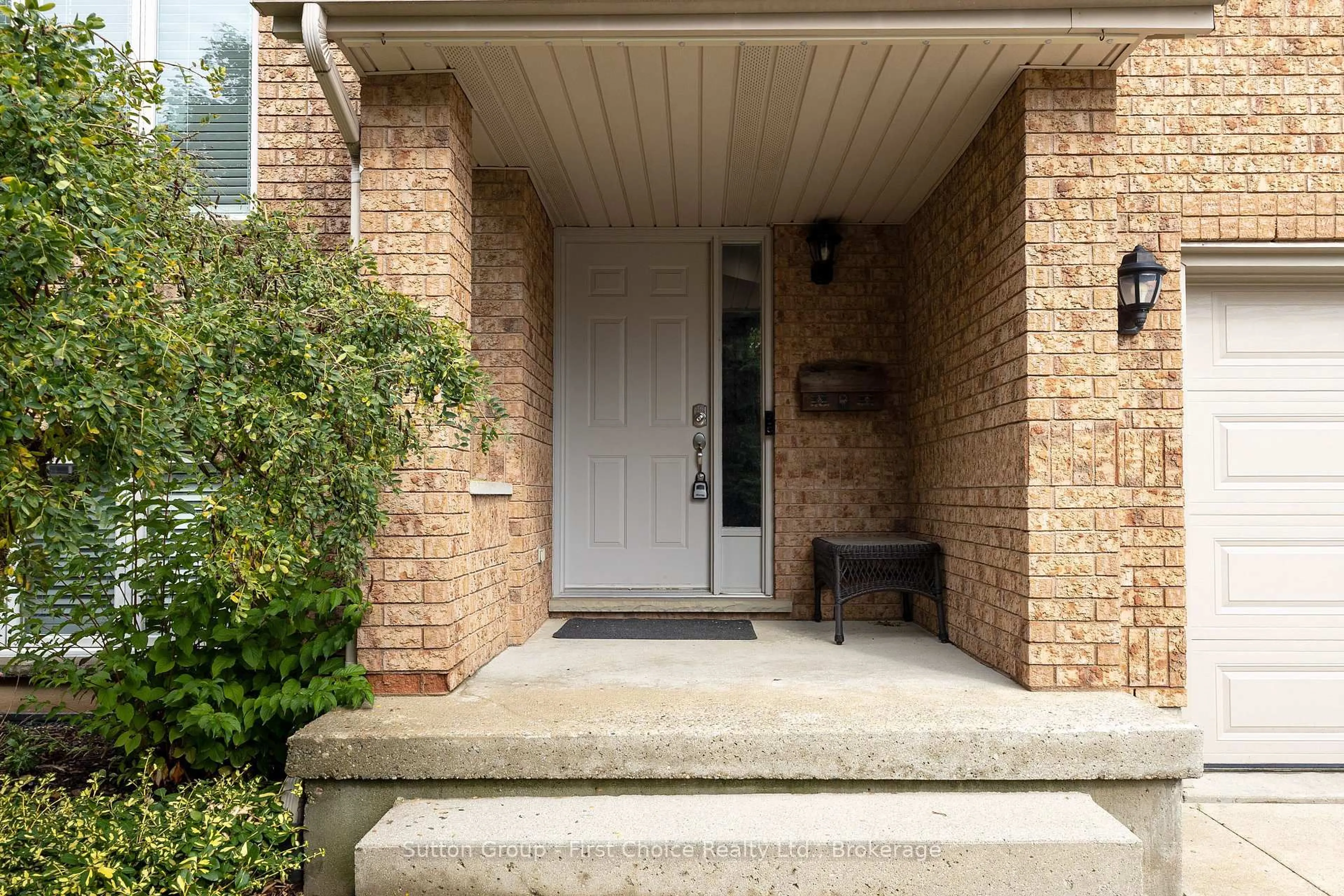 Indoor entryway for 194 Norwood Crt, Stratford Ontario N5A 7S7